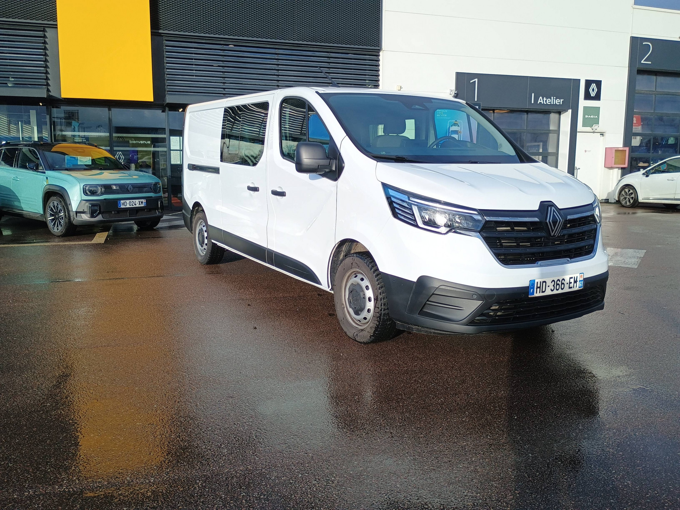 Vente en ligne Renault Trafic Cabine Approfondie TRAFIC CA L2H1 3T BLUE DCI 170 AUTO au prix de 37 991 €