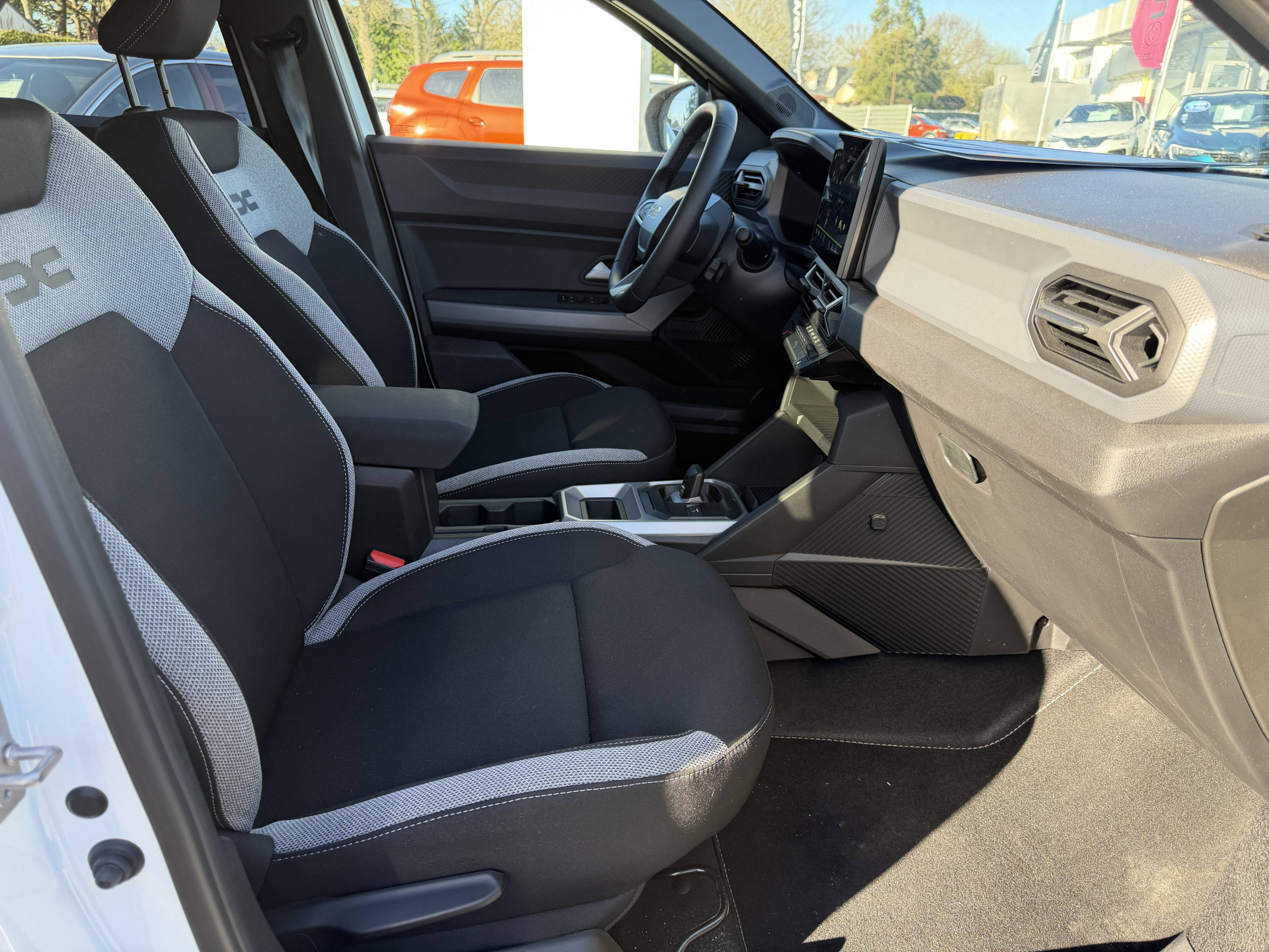 Vente en ligne Dacia Duster  Hybrid 155 au prix de 28 590 €