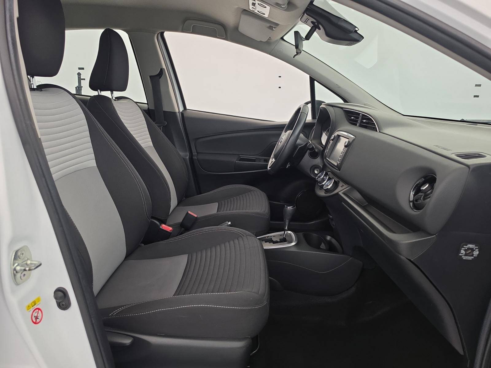 Vente en ligne Toyota Yaris Yaris Pro 110 VVT-i CVT au prix de 12 990 €