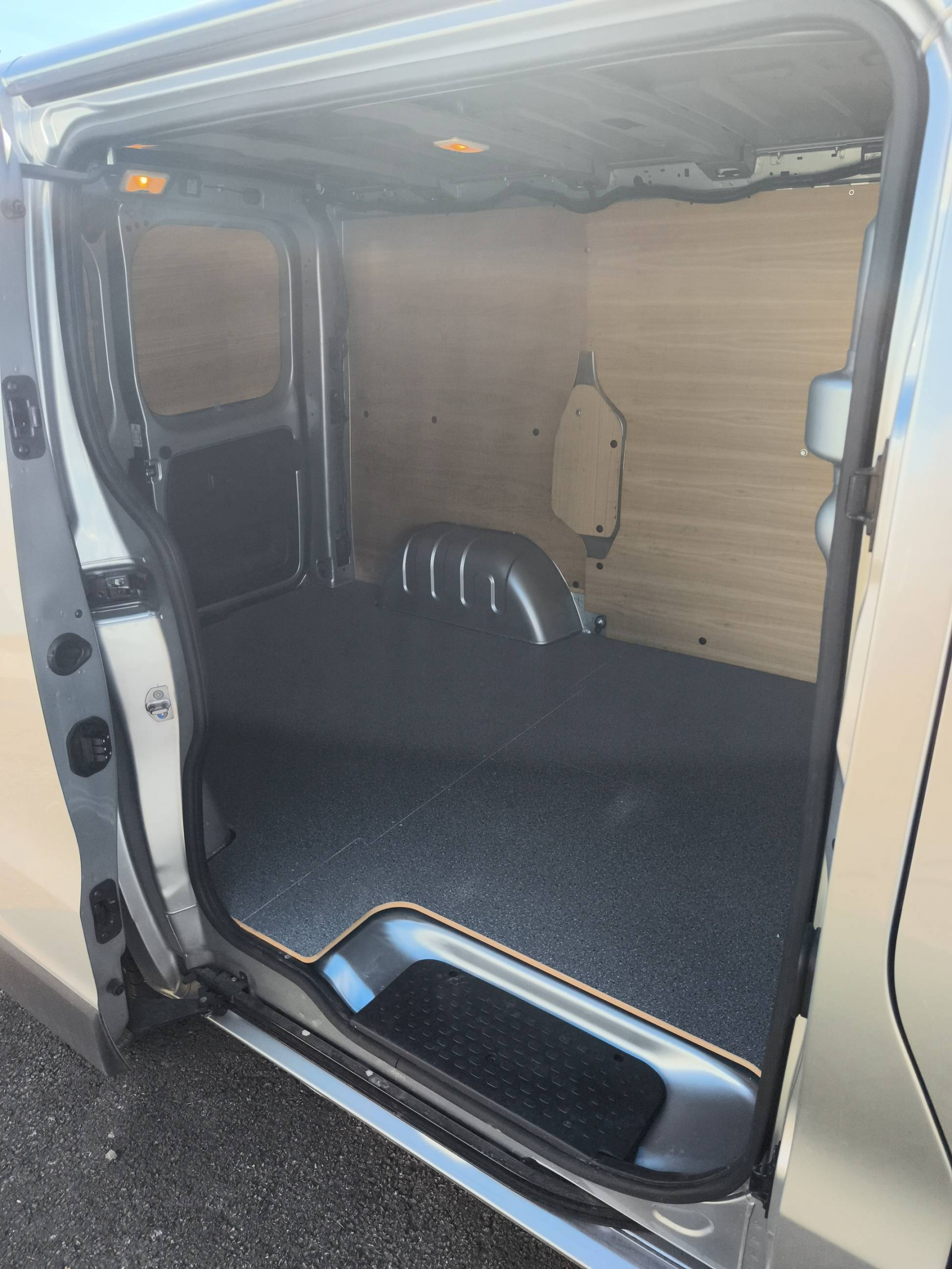 Vente en ligne Renault Trafic 3 Fourgon TRAFIC FG BLUE DCI 170 L1H1 2T8 AUTO au prix de 34 490 €