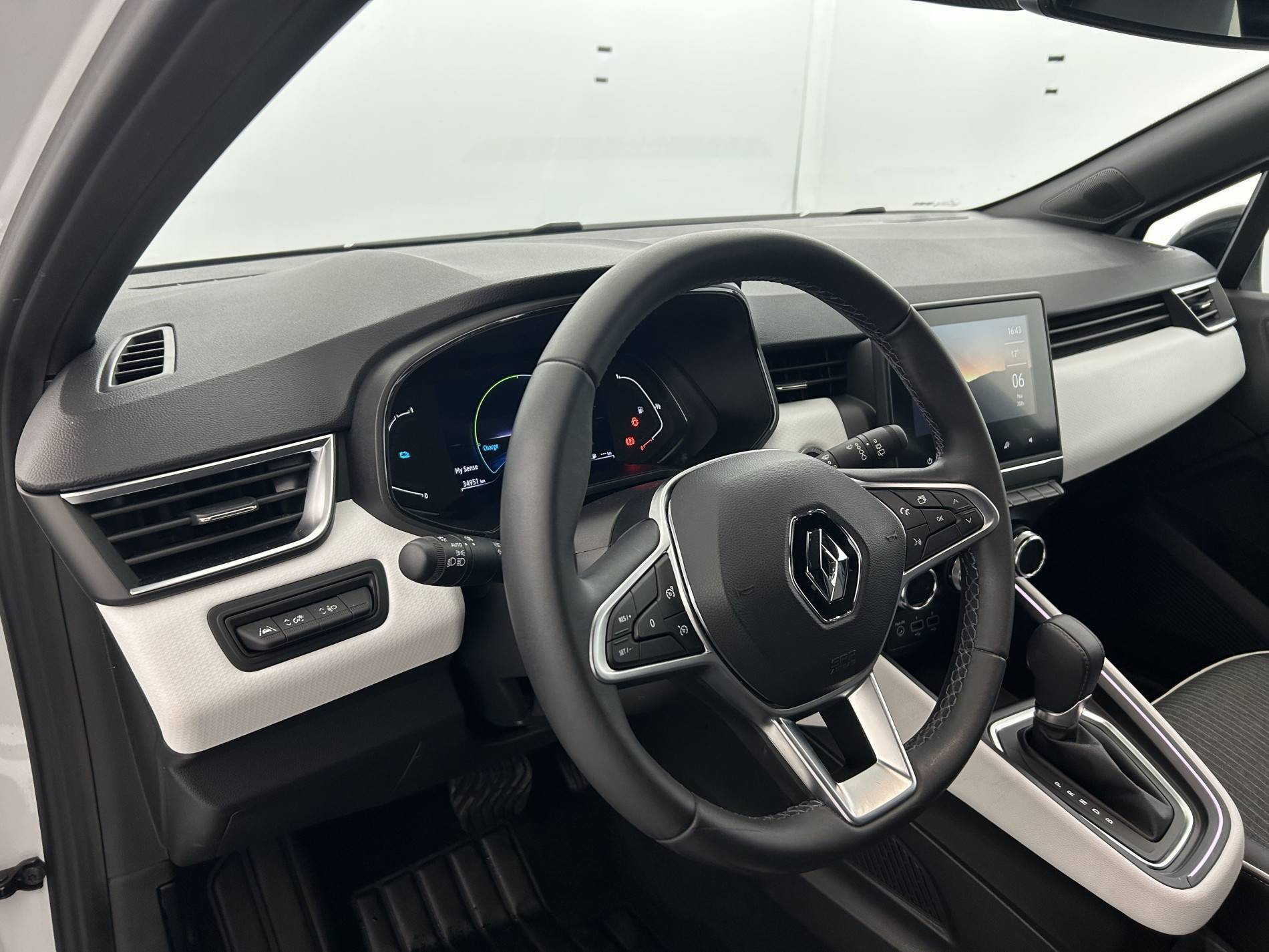 Vente en ligne Renault Clio 5 Clio E-Tech hybride 145 au prix de 17 970 €