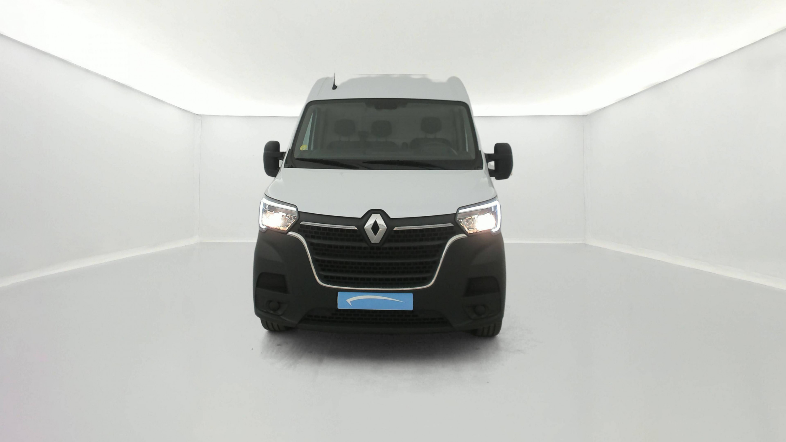 Vente en ligne Renault Master Fourgon MASTER FGN TRAC F3300 L2H2 BLUE DCI 135 au prix de 23 990 €