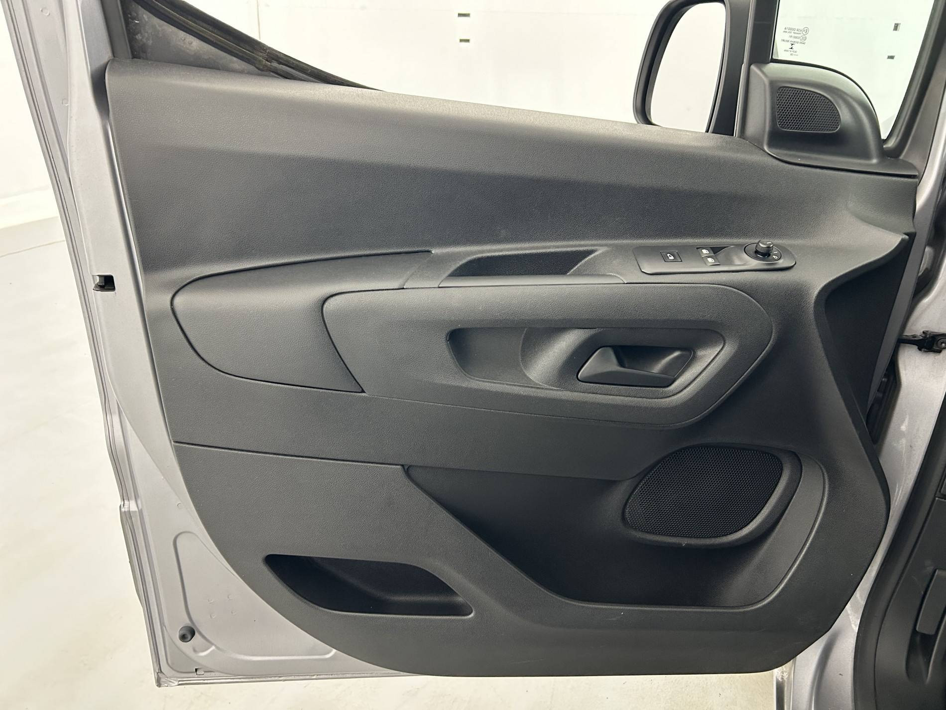 Vente en ligne Peugeot Partner Fourgon  STANDARD 650 KG BLUEHDI 100 S&S BVM5 au prix de 11 790 €