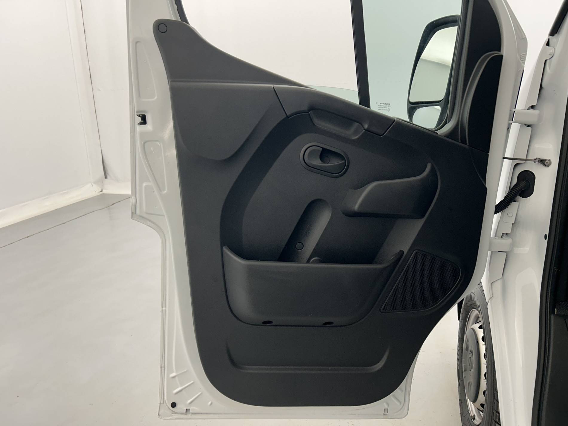Vente en ligne Renault Master Fourgon MASTER FGN TRAC F3500 L3H3 BLUE DCI 135 au prix de 28 900 €