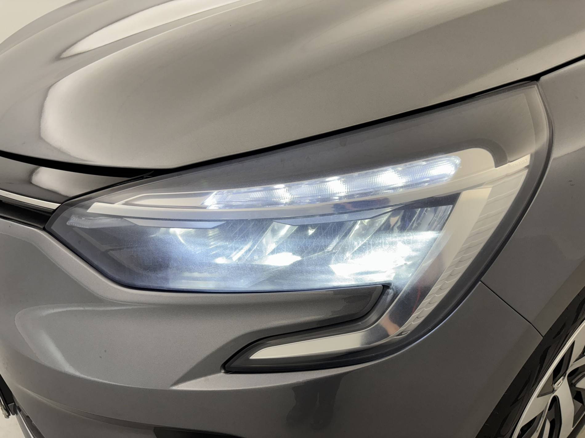 Vente en ligne Renault Clio 5 Clio E-Tech full hybrid 145 au prix de 16 990 €