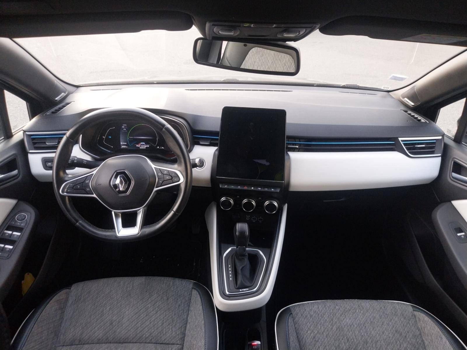Vente en ligne Renault Clio 5 Clio E-Tech 140 - 21 au prix de 15 990 €