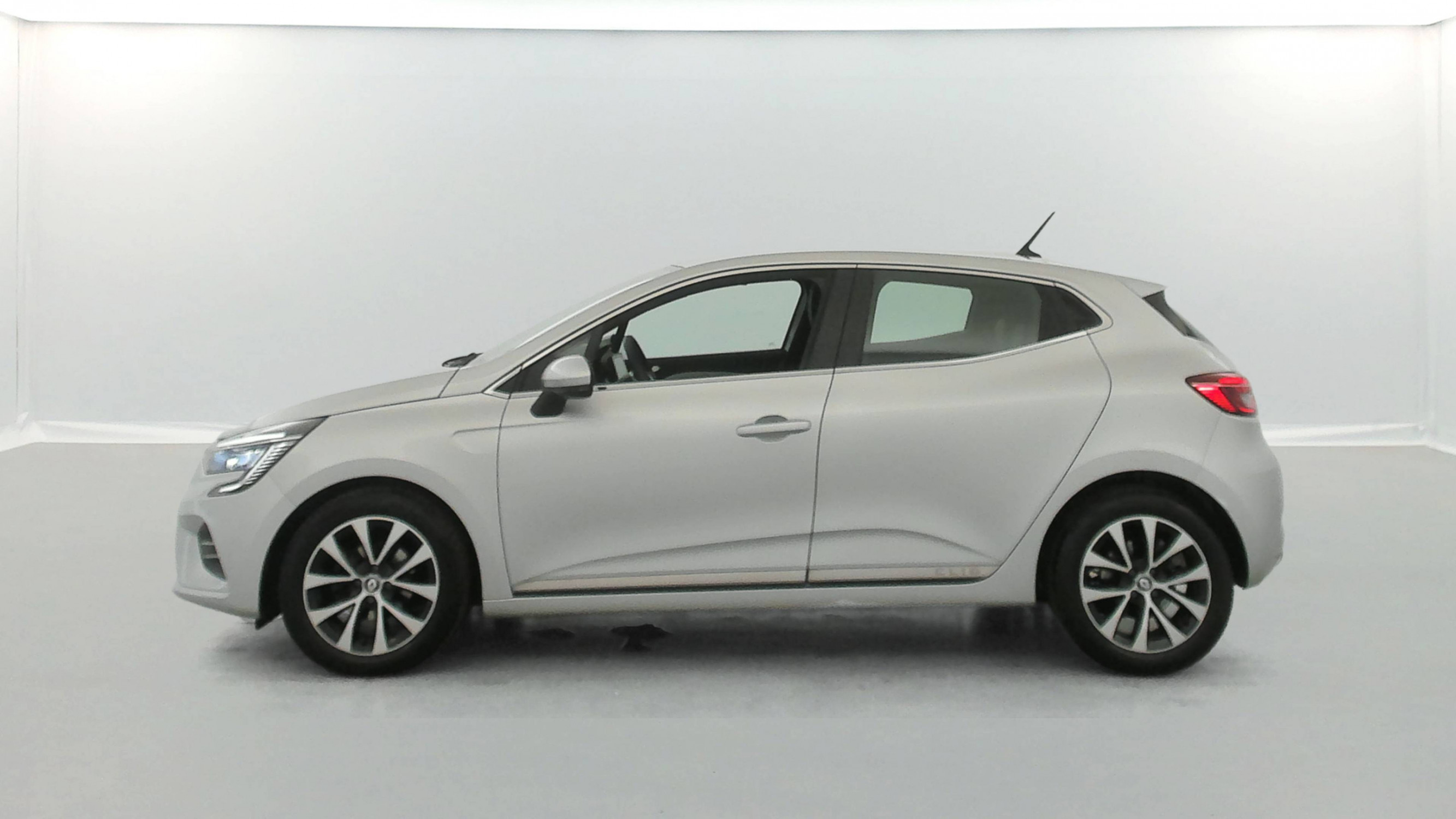 Vente en ligne Renault Clio 5 Clio TCe 90 - 21N au prix de 14 890 €