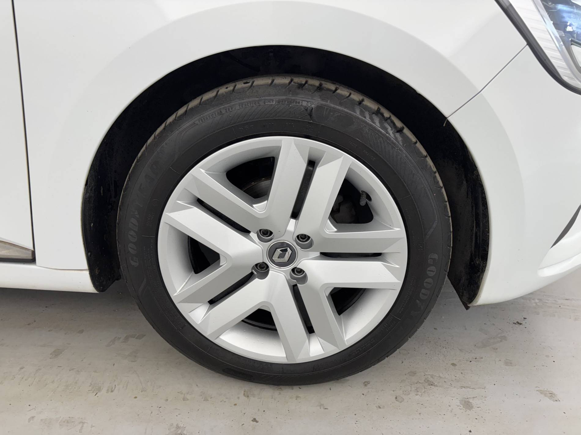 Vente en ligne Renault Clio 5 Clio TCe 90 - 21 au prix de 13 990 €