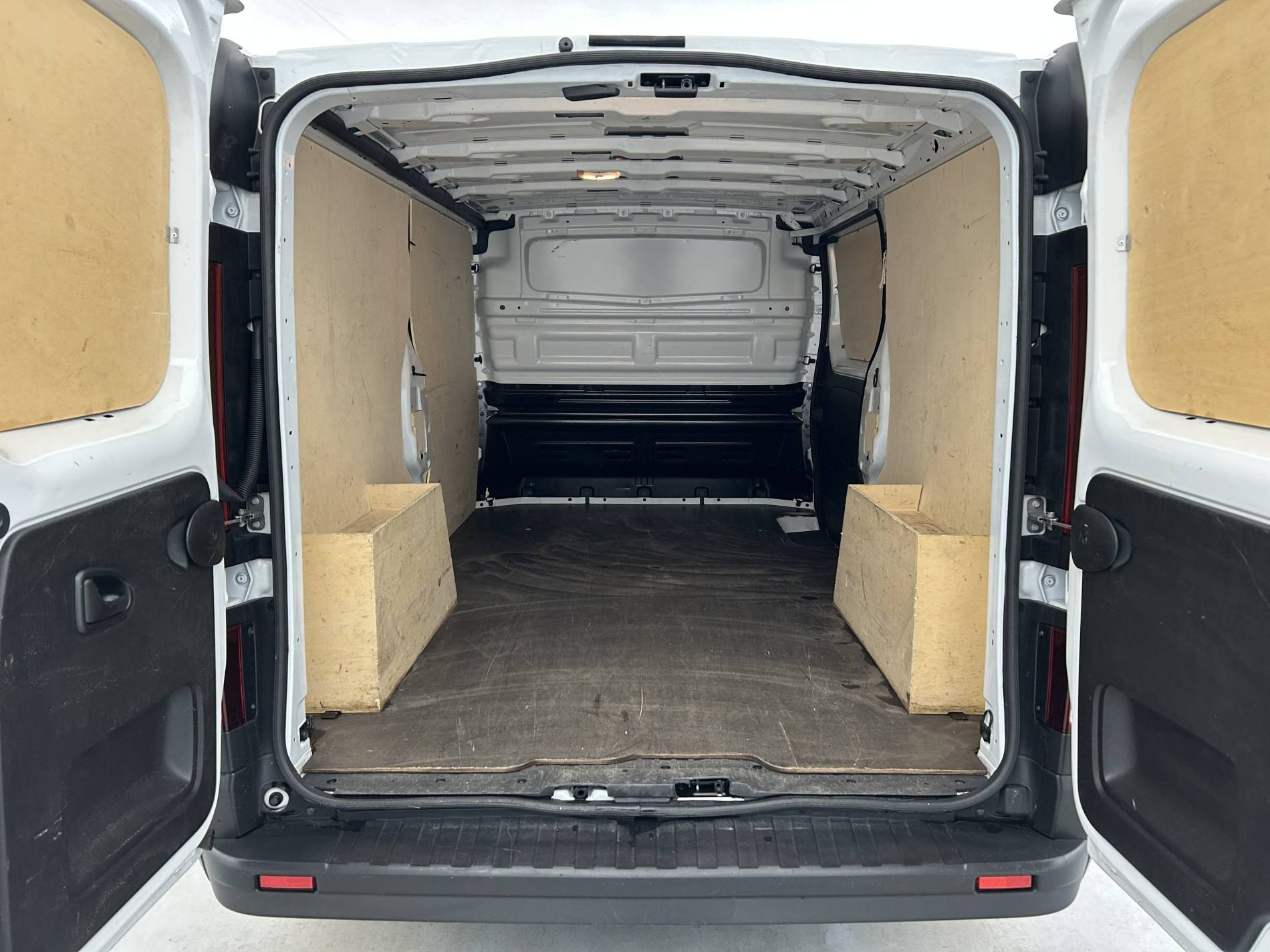 Vente en ligne Renault Trafic 3 Fourgon TRAFIC FGN L2H1 3000 KG BLUE DCI 130 au prix de 23 490 €