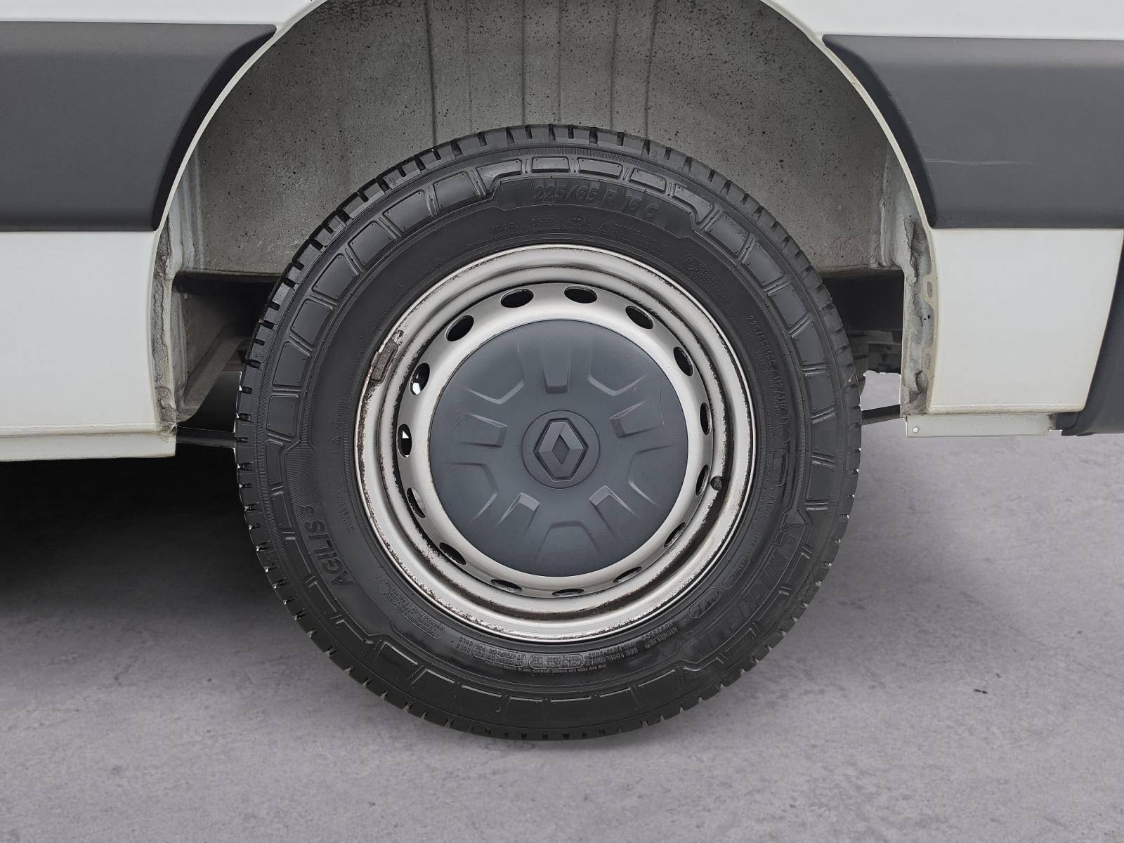Vente en ligne Renault Master Fourgon MASTER FGN TRAC F3500 L2H2 BLUE DCI 135 au prix de 21 490 €