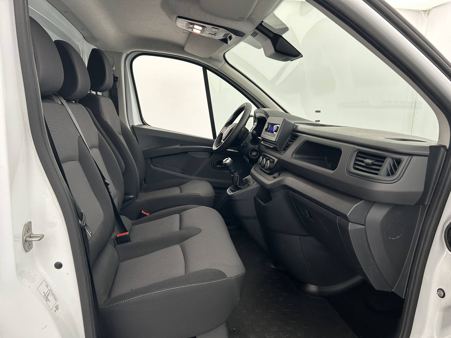 Vente en ligne Renault Trafic 3 Fourgon TRAFIC FGN L2H1 3000 KG BLUE DCI 130 au prix de 22 990 €