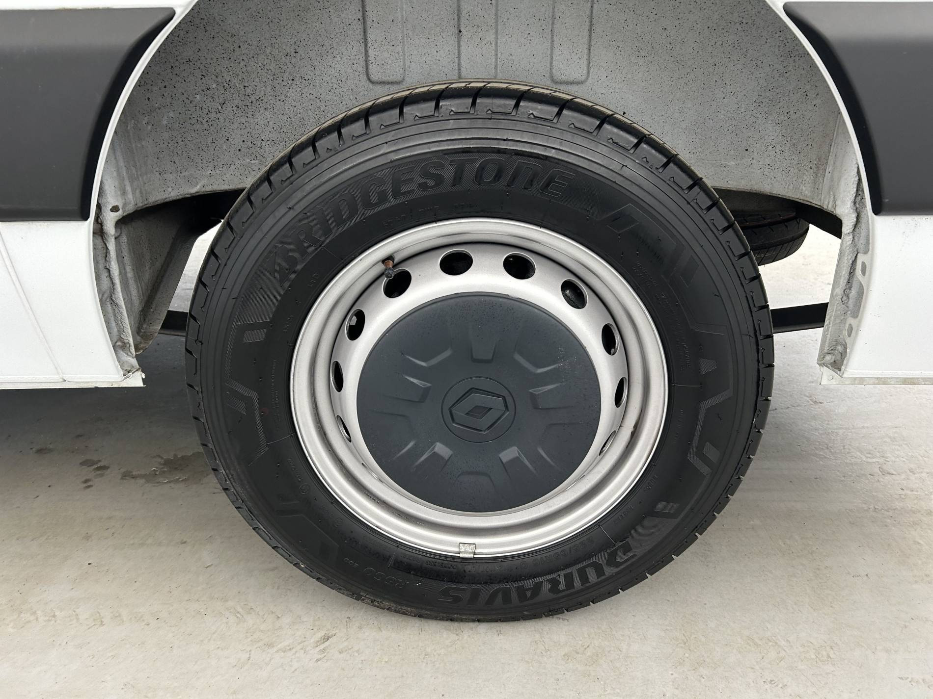 Vente en ligne Renault Master Fourgon MASTER FGN TRAC F3500 L3H3 BLUE DCI 135 au prix de 26 490 €