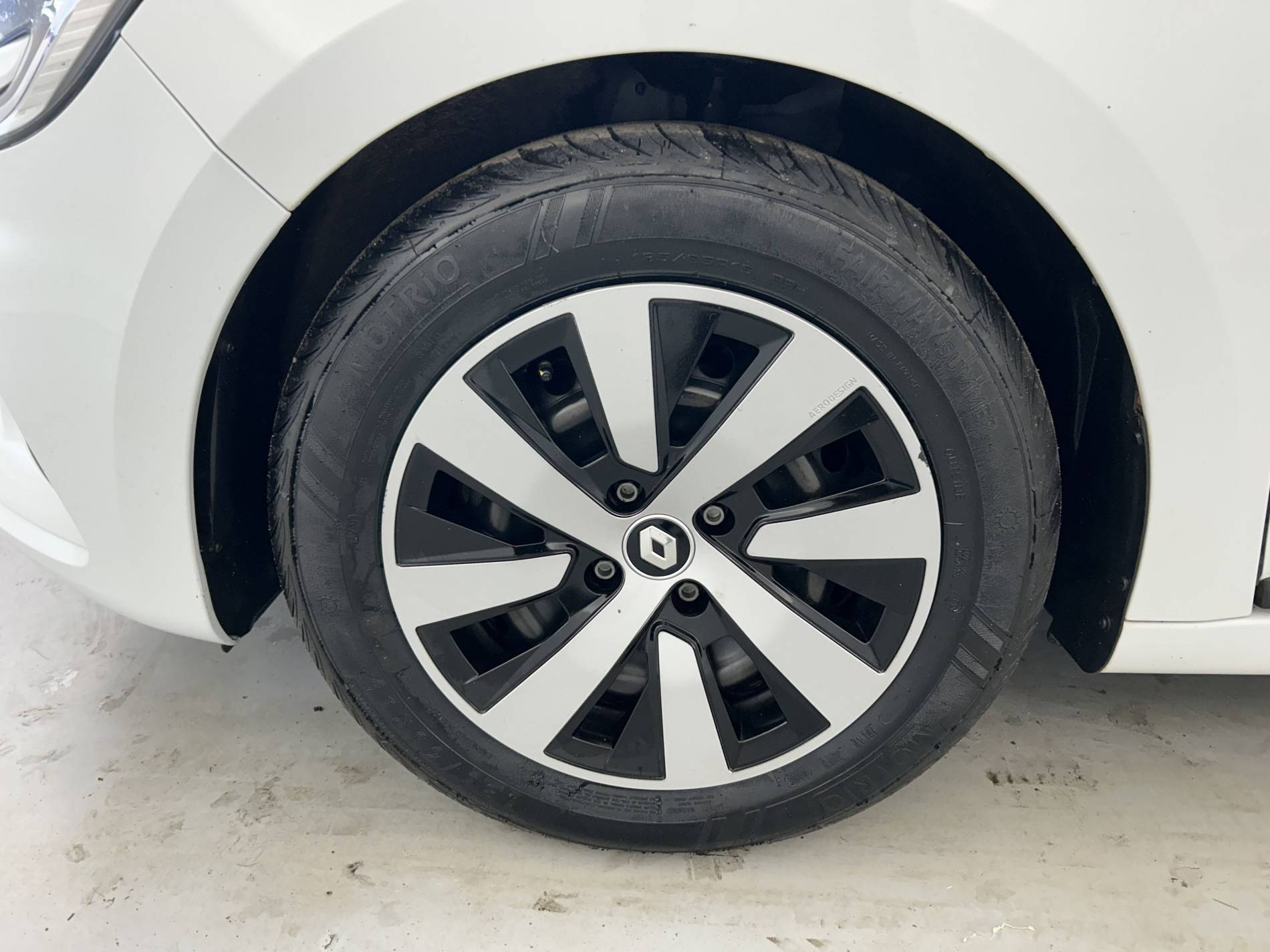 Vente en ligne Renault Clio 5 Clio TCe 90 au prix de 13 780 €