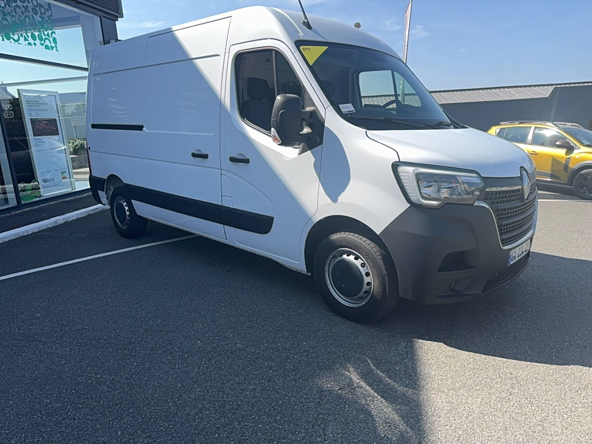 Vente en ligne Renault Master Fourgon MASTER FGN TRAC F3500 L2H2 BLUE DCI 135 au prix de 25 500 €