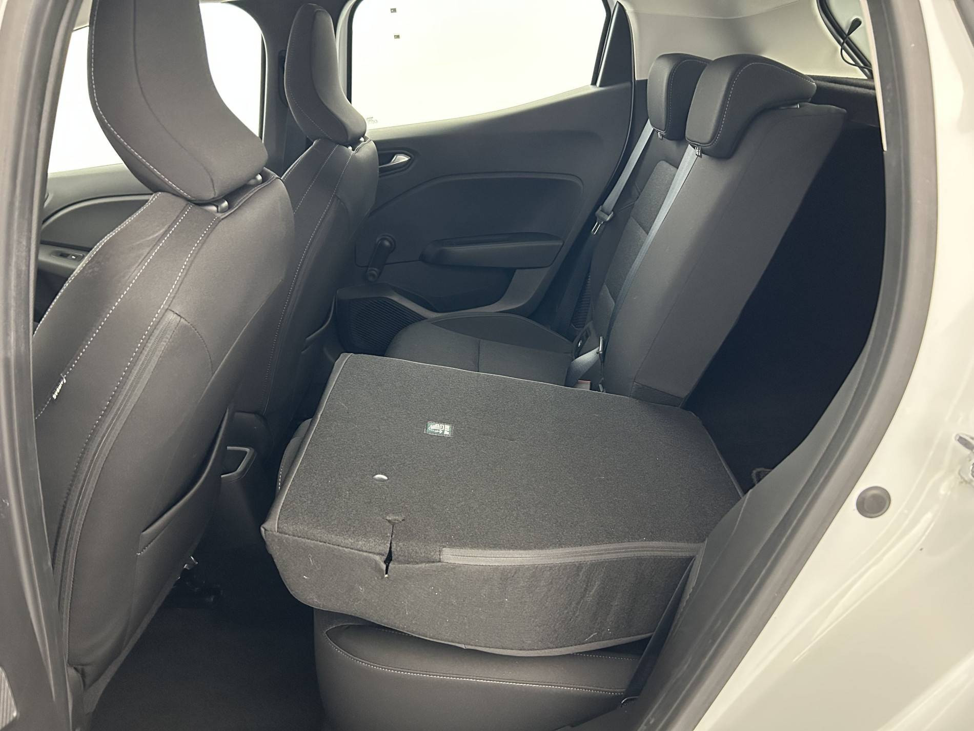 Vente en ligne Renault Clio 5 Clio E-Tech 140 - 21N au prix de 14 990 €