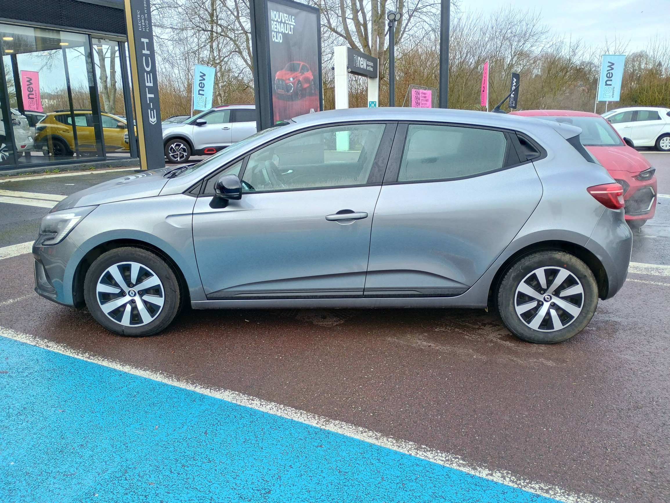 Vente en ligne Renault Clio 5 Clio TCe 90 au prix de 13 990 €