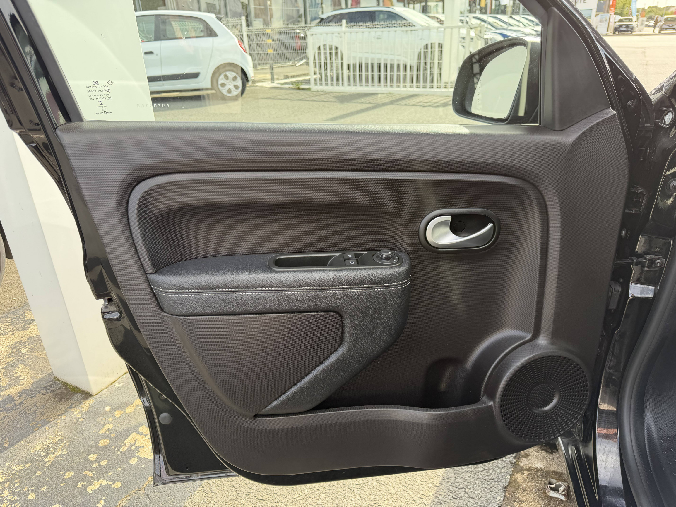 Vente en ligne Renault Twingo Electrique Twingo III E-Tech au prix de 11 990 €