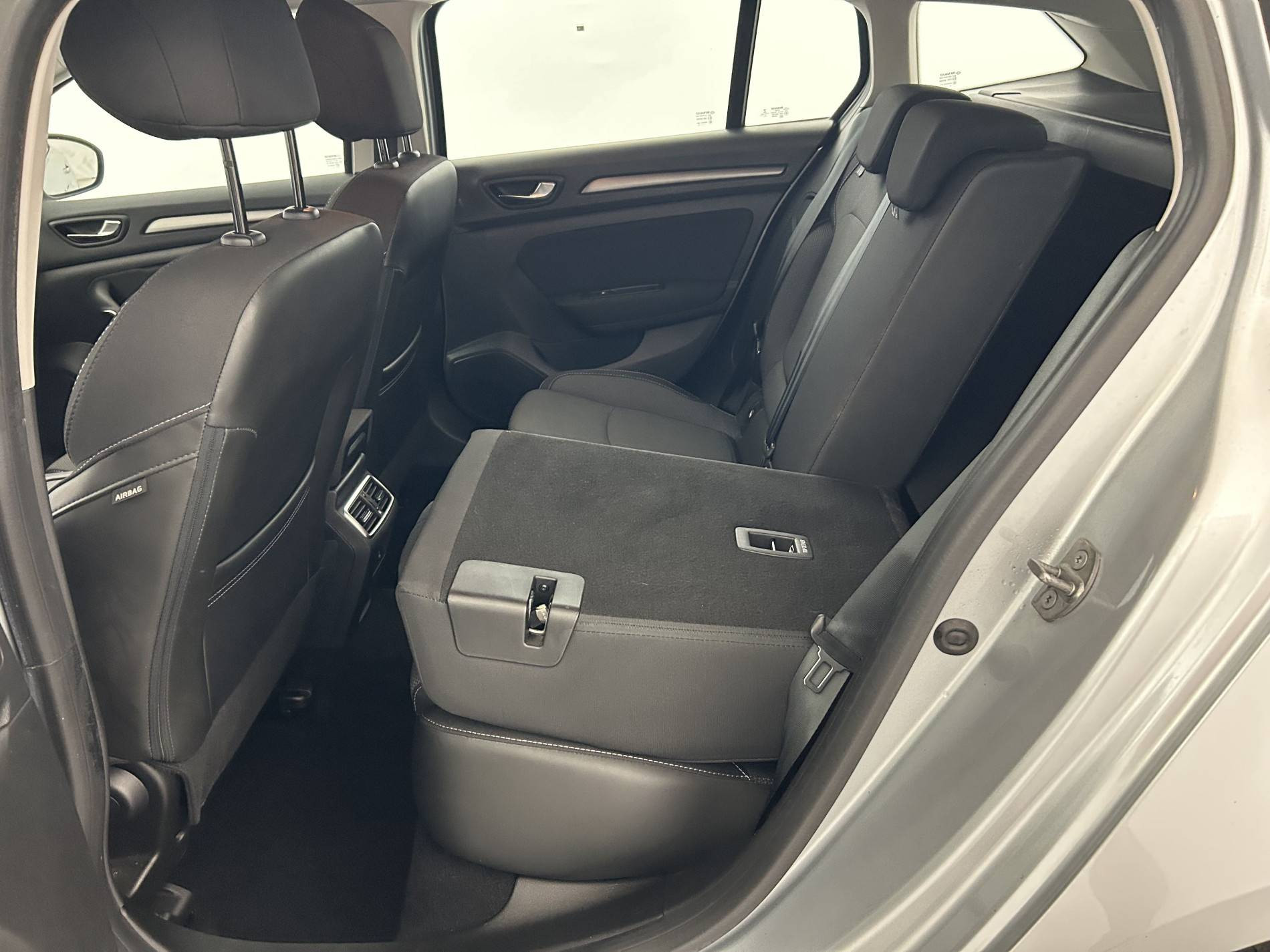 Vente en ligne Renault Megane 4 Estate  Blue dCi 115 au prix de 14 990 €