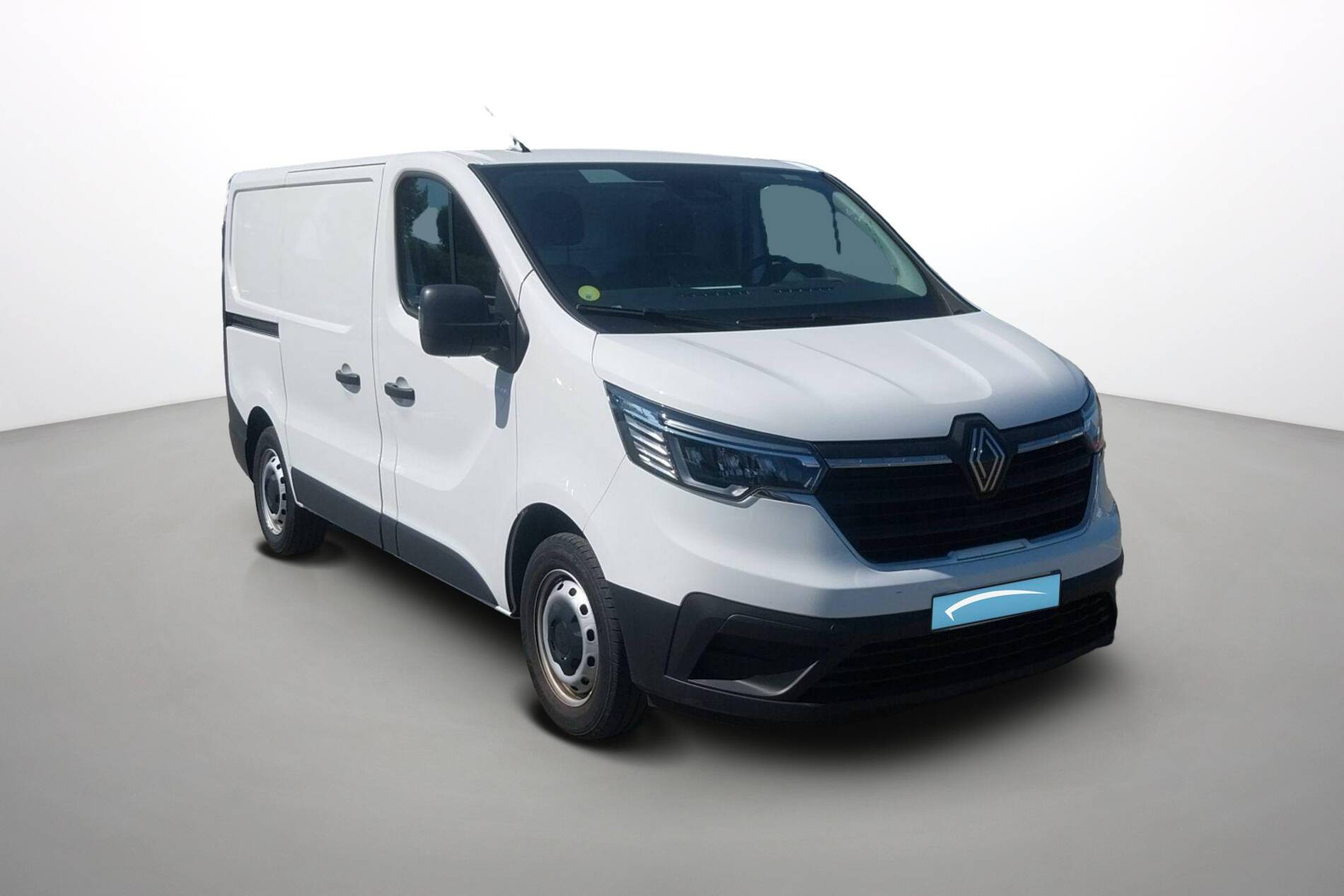 Vente en ligne Renault Trafic 3 Fourgon TRAFIC FG BLUE DCI 150 L1H1 2T8 GSR2 au prix de 23 940 €