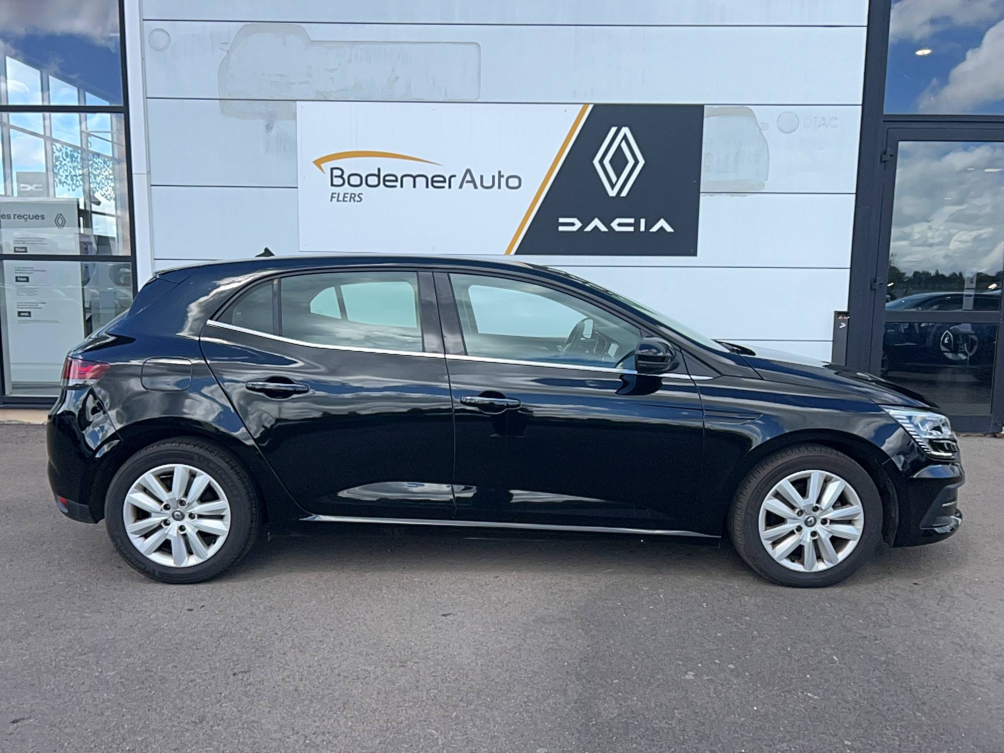Vente en ligne Renault Megane 4 Mégane IV Berline Blue dCi 115 EDC au prix de 15 990 €
