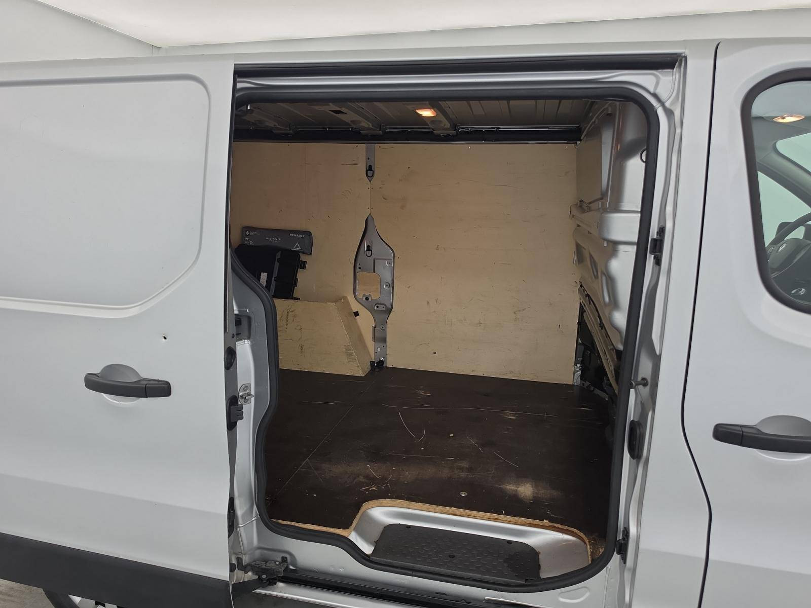 Vente en ligne Renault Trafic 3 Fourgon TRAFIC FGN L1H1 1000 KG DCI 120 au prix de 17 990 €