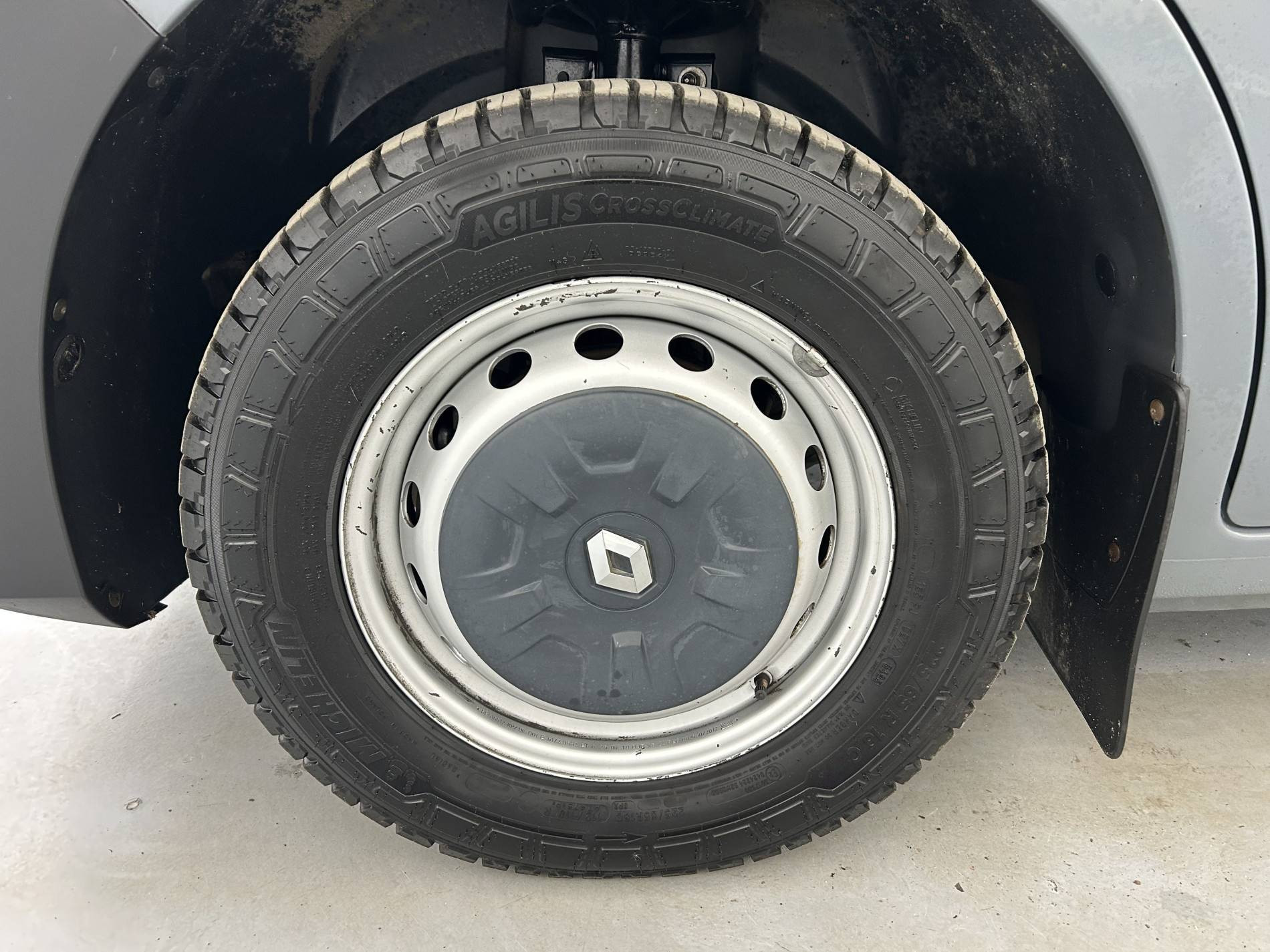 Vente en ligne Renault Master Fourgon MASTER FGN TRAC F3500 L2H2 DCI 135 au prix de 18 999 €