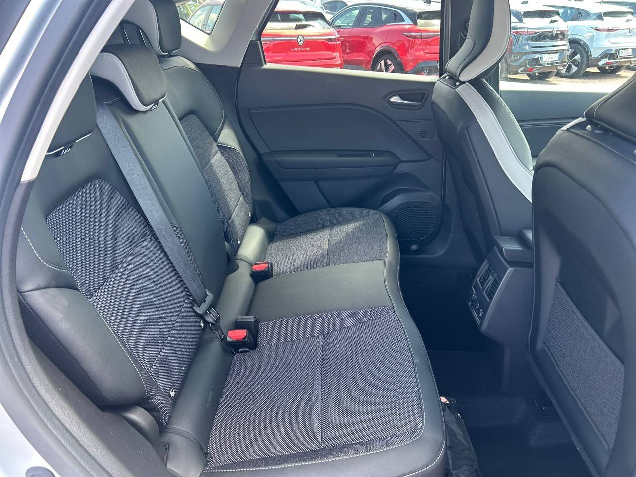 Vente en ligne Renault Captur  mild hybrid 160 EDC au prix de 18 490 €