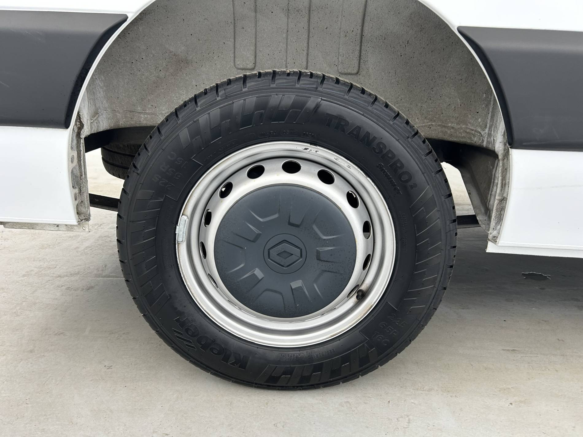 Vente en ligne Renault Master Fourgon MASTER FGN TRAC F3500 L2H2 BLUE DCI 135 au prix de 24 490 €