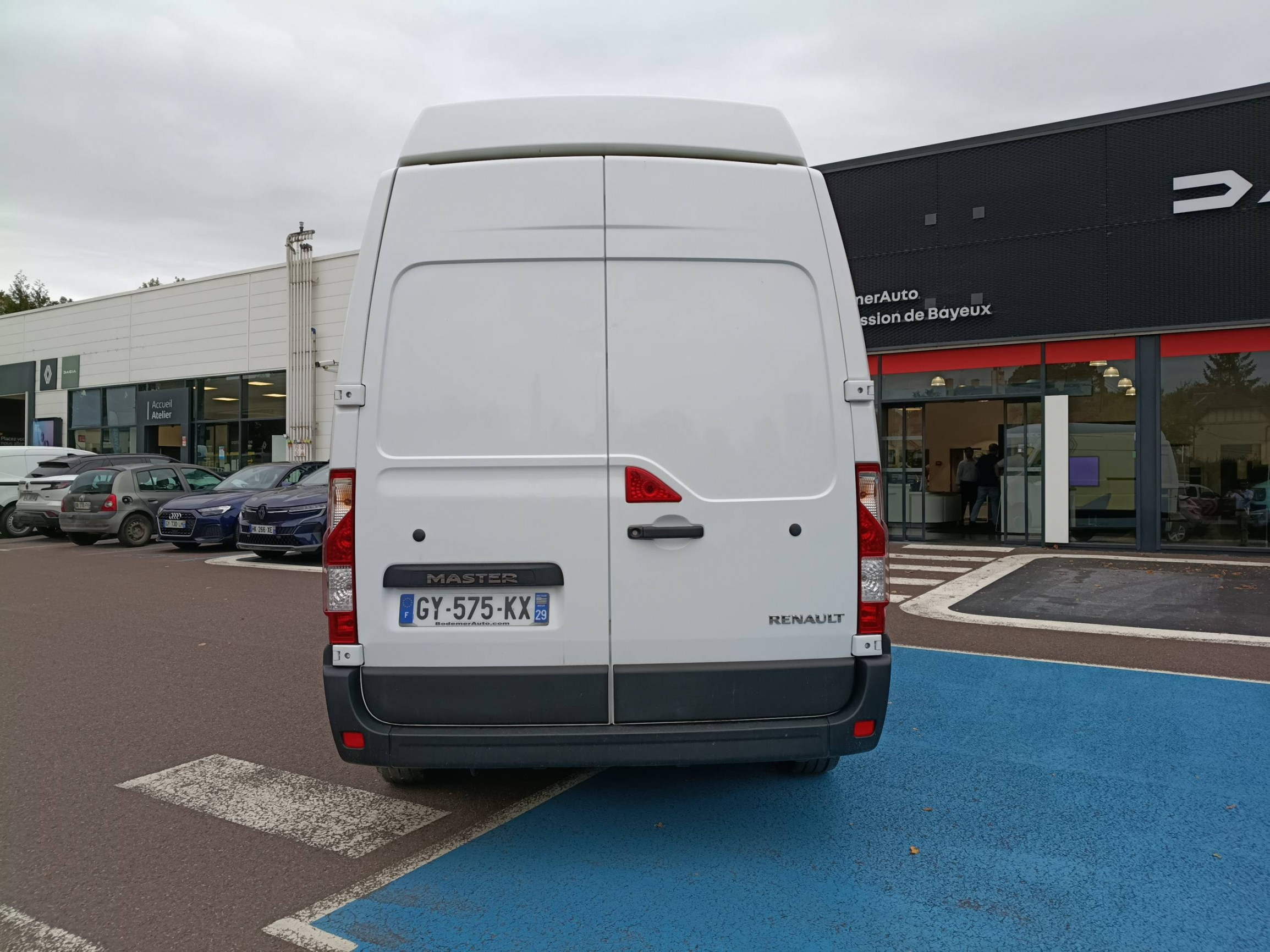 Vente en ligne Renault Master Fourgon MASTER FGN TRAC F3500 L3H3 BLUE DCI 135 au prix de 26 490 €