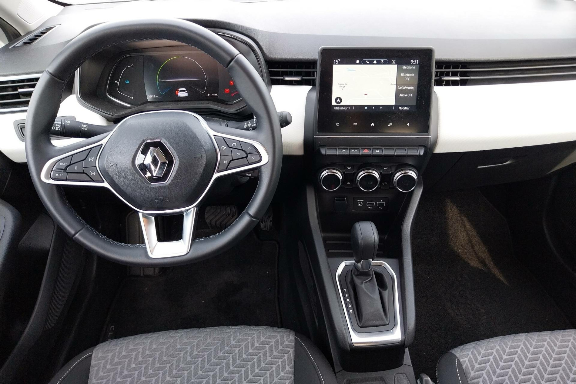 Vente en ligne Renault Clio 5 Clio E-Tech full hybrid 145 au prix de 15 490 €