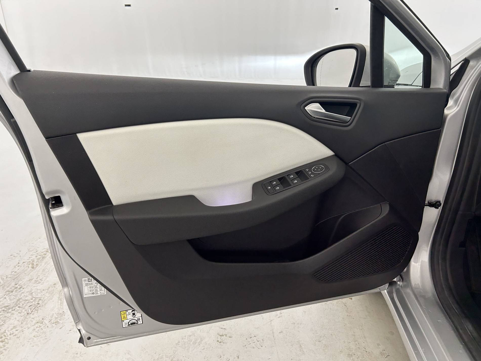 Vente en ligne Renault Clio 5 Clio E-Tech 140 - 21N au prix de 16 890 €