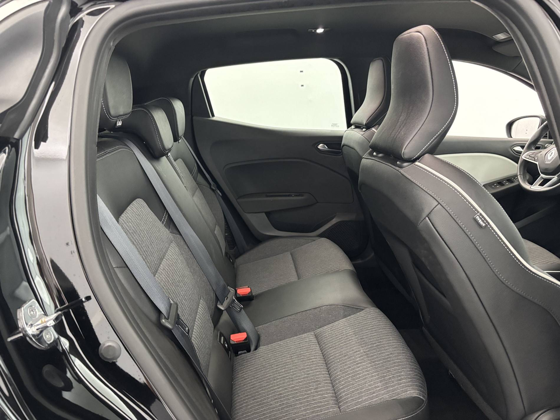Vente en ligne Renault Clio 5 Clio E-Tech 140 - 21N au prix de 15 790 €