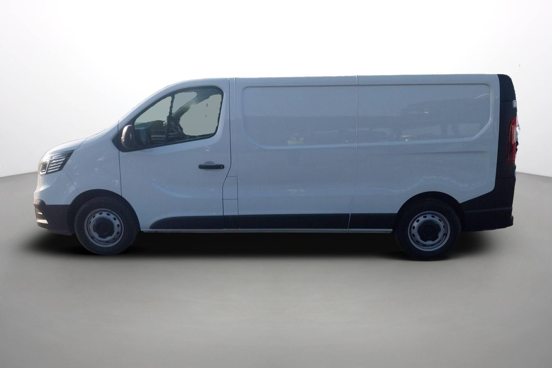 Vente en ligne Renault Trafic 3 Fourgon TRAFIC FGN L2H1 3000 KG BLUE DCI 130 au prix de 23 990 €