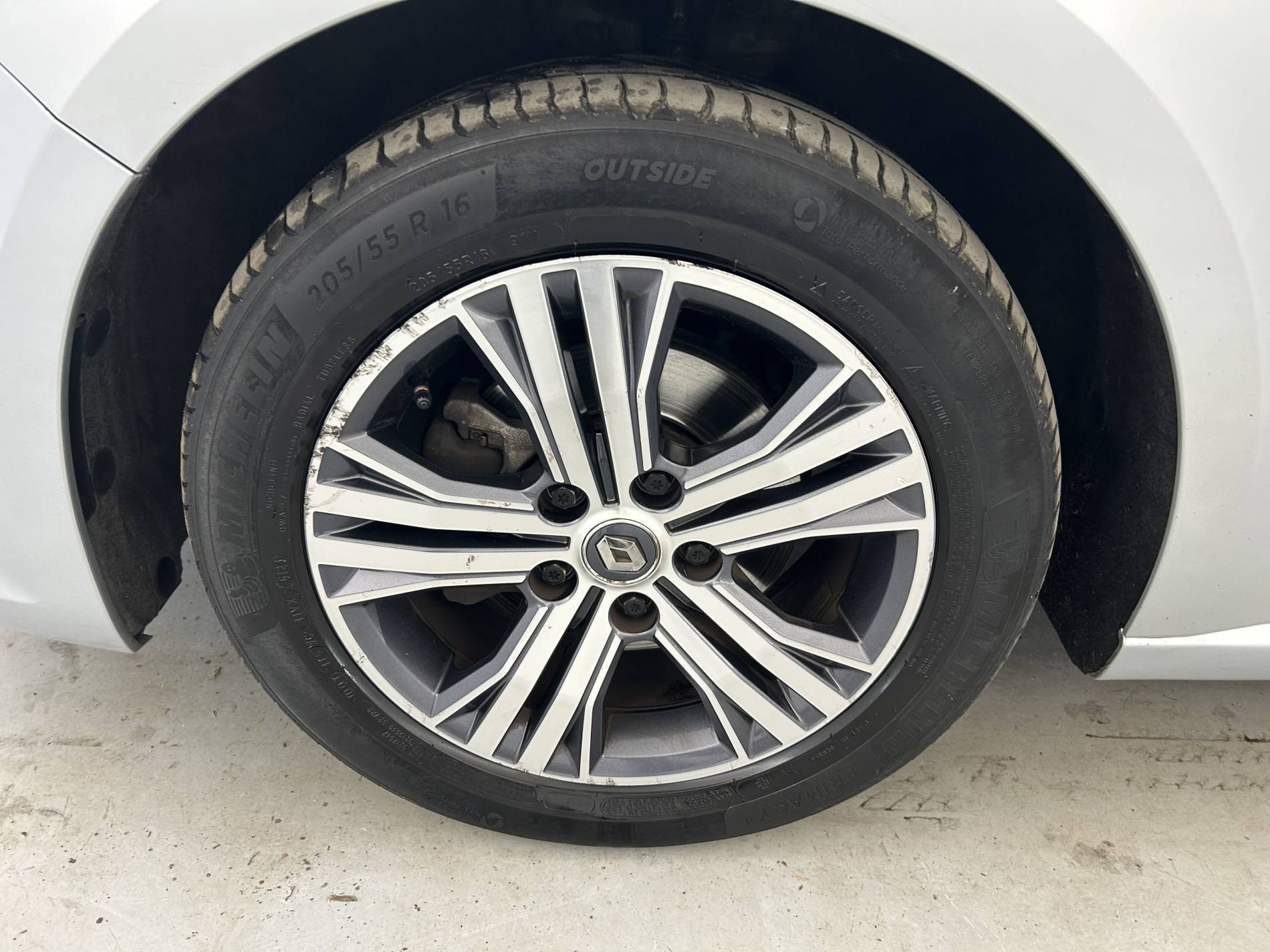 Vente en ligne Renault Megane 4 Estate  Blue dCi 115 EDC au prix de 17 990 €