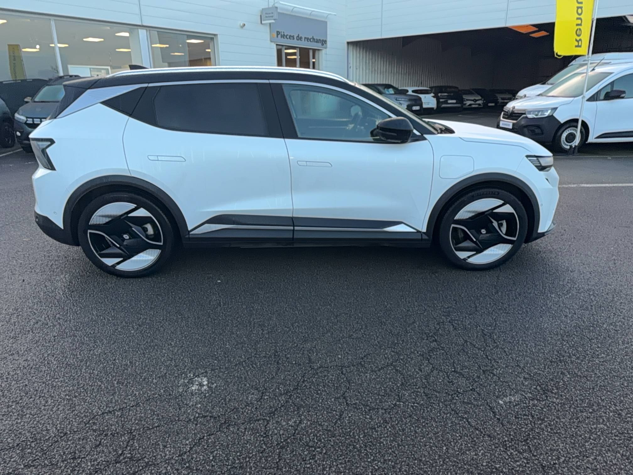 Vente en ligne Renault Scenic E-Tech  220 ch grande autonomie au prix de 35 490 €