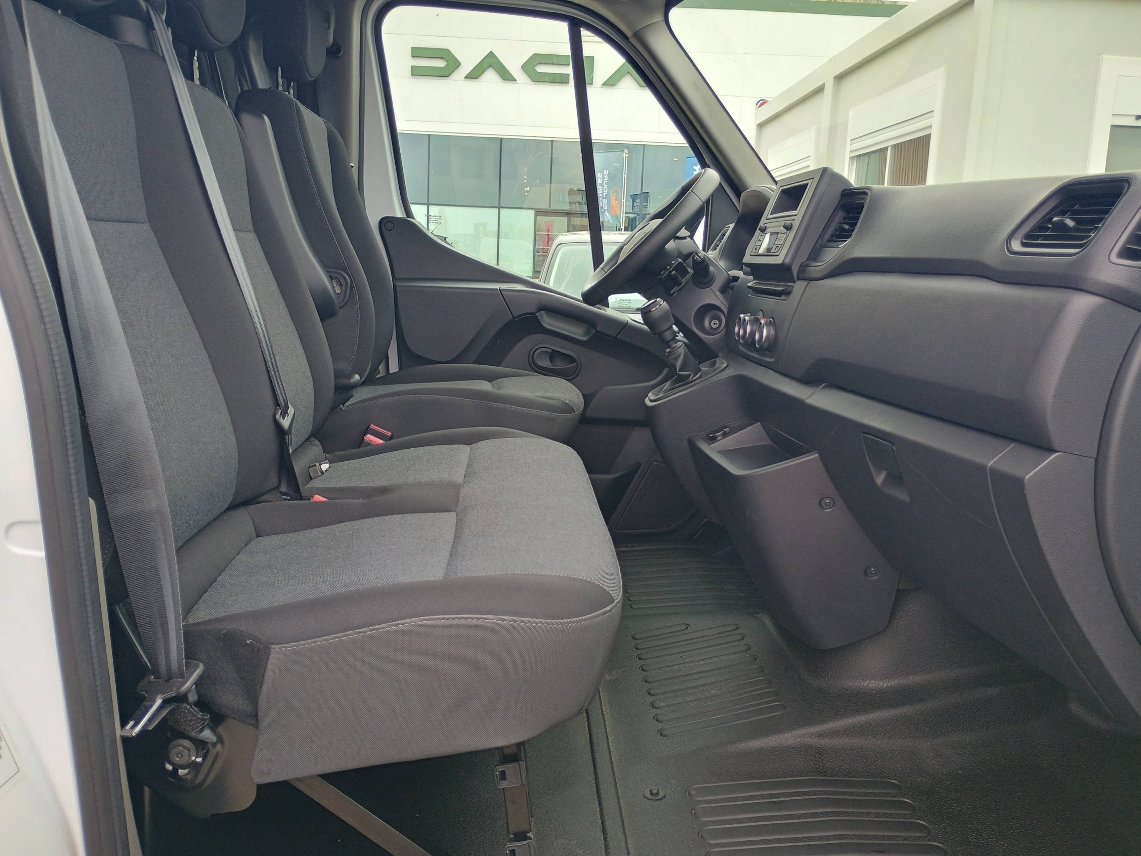 Vente en ligne Renault Master Fourgon MASTER FGN TRAC F3500 L2H3 DCI 135 au prix de 23 990 €