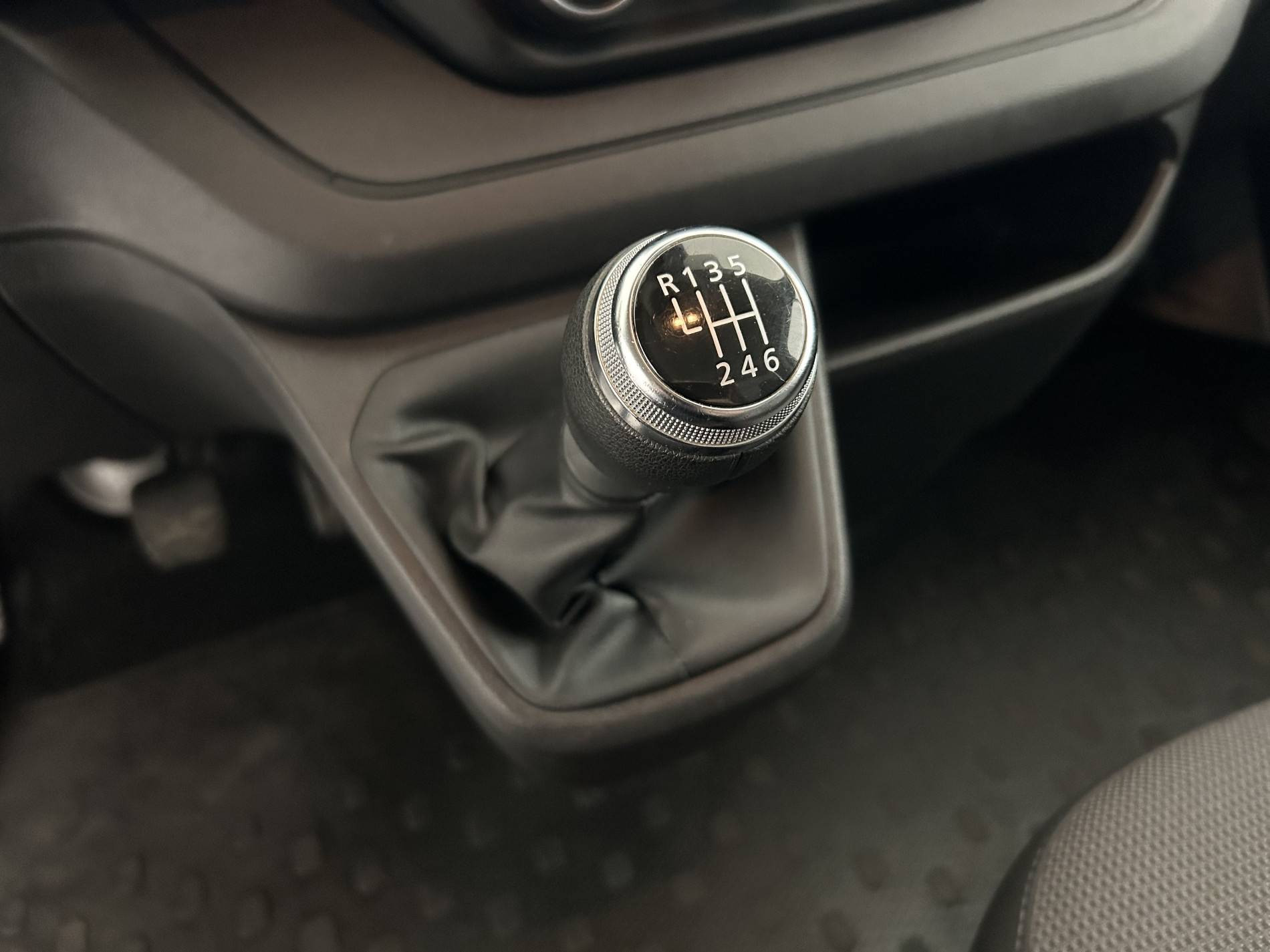 Vente en ligne Renault Trafic 3 Fourgon TRAFIC PC L2H1 3T BLUE DCI 150 au prix de 23 490 €