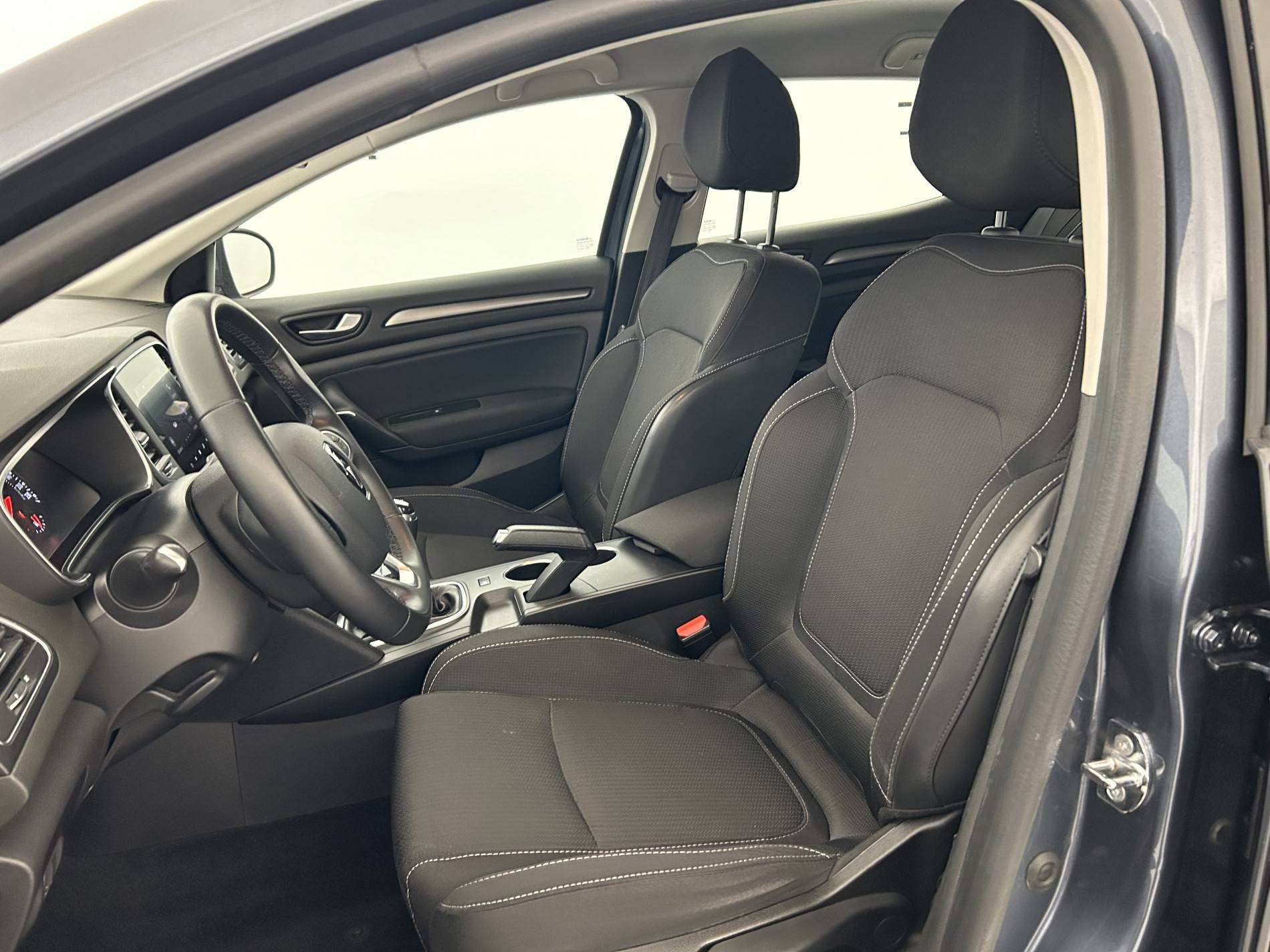 Vente en ligne Renault Megane 4 Mégane IV Berline Blue dCi 115 - 21B au prix de 15 390 €