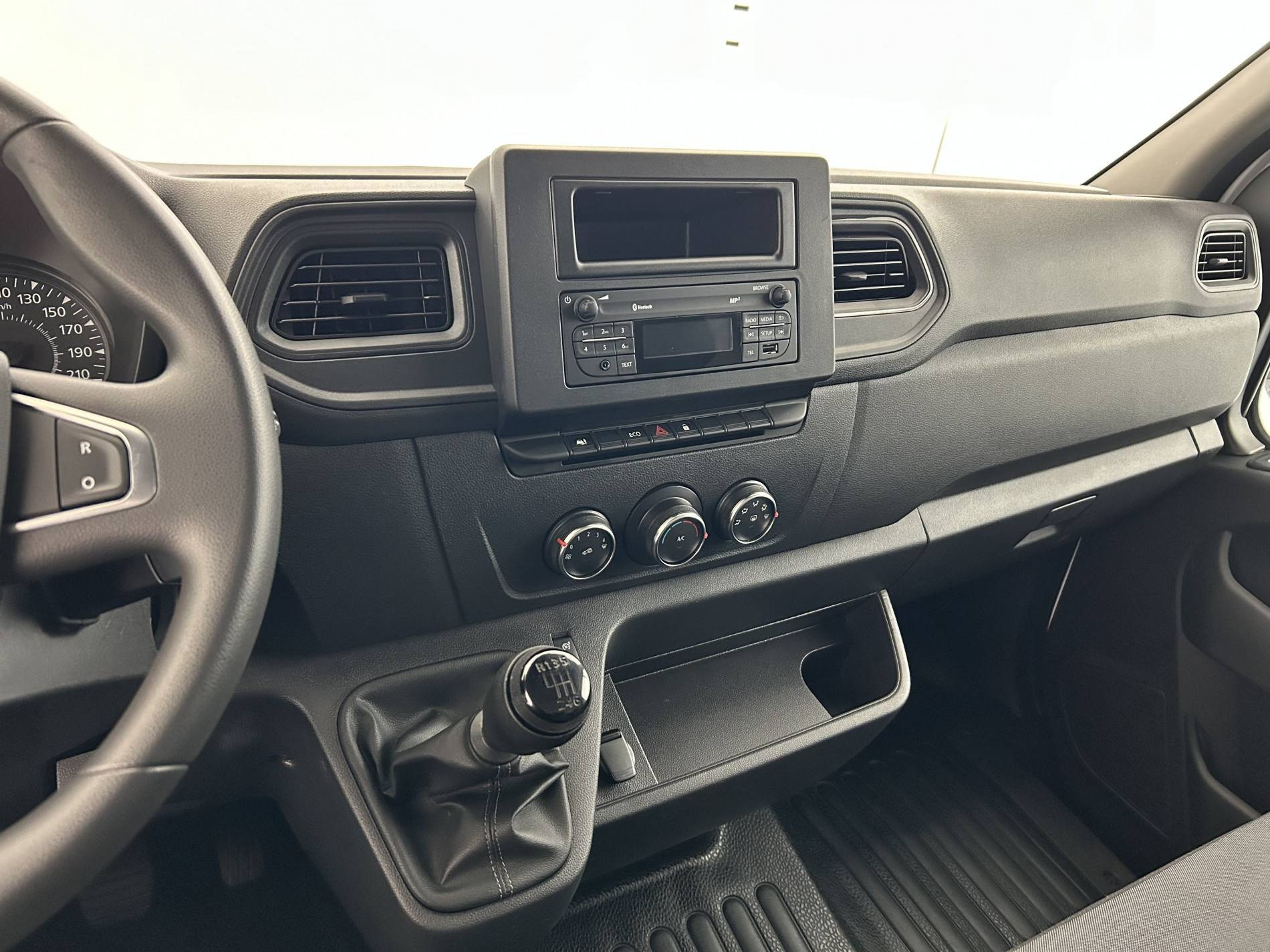 Vente en ligne Renault Master Fourgon MASTER FGN TRAC F3500 L2H2 BLUE DCI 135 au prix de 25 990 €