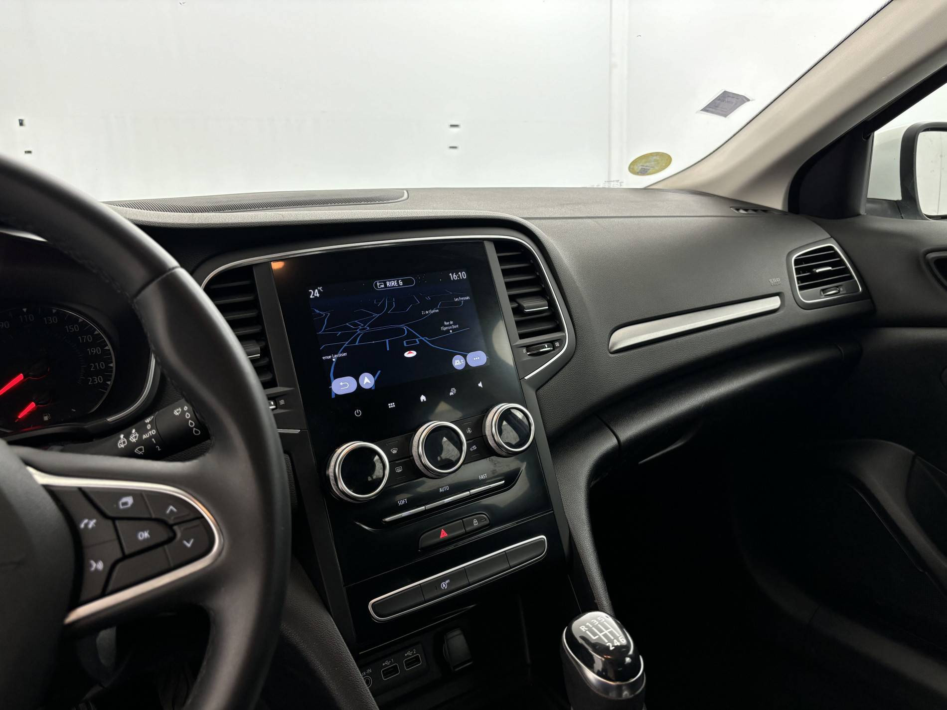 Vente en ligne Renault Megane 4  BLUE DCI 115 - 21N au prix de 12 990 €