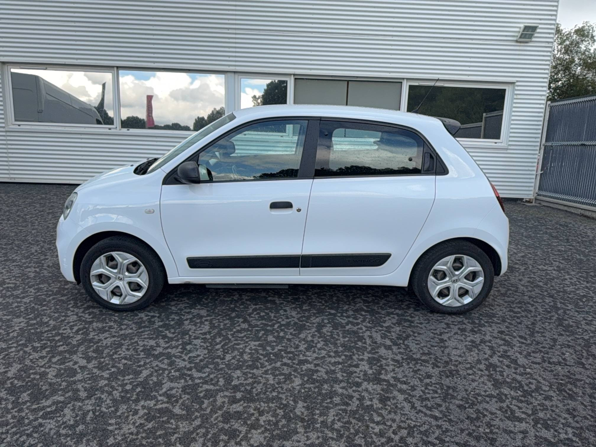 Vente en ligne Renault Twingo Electrique Twingo III E-Tech au prix de 12 990 €
