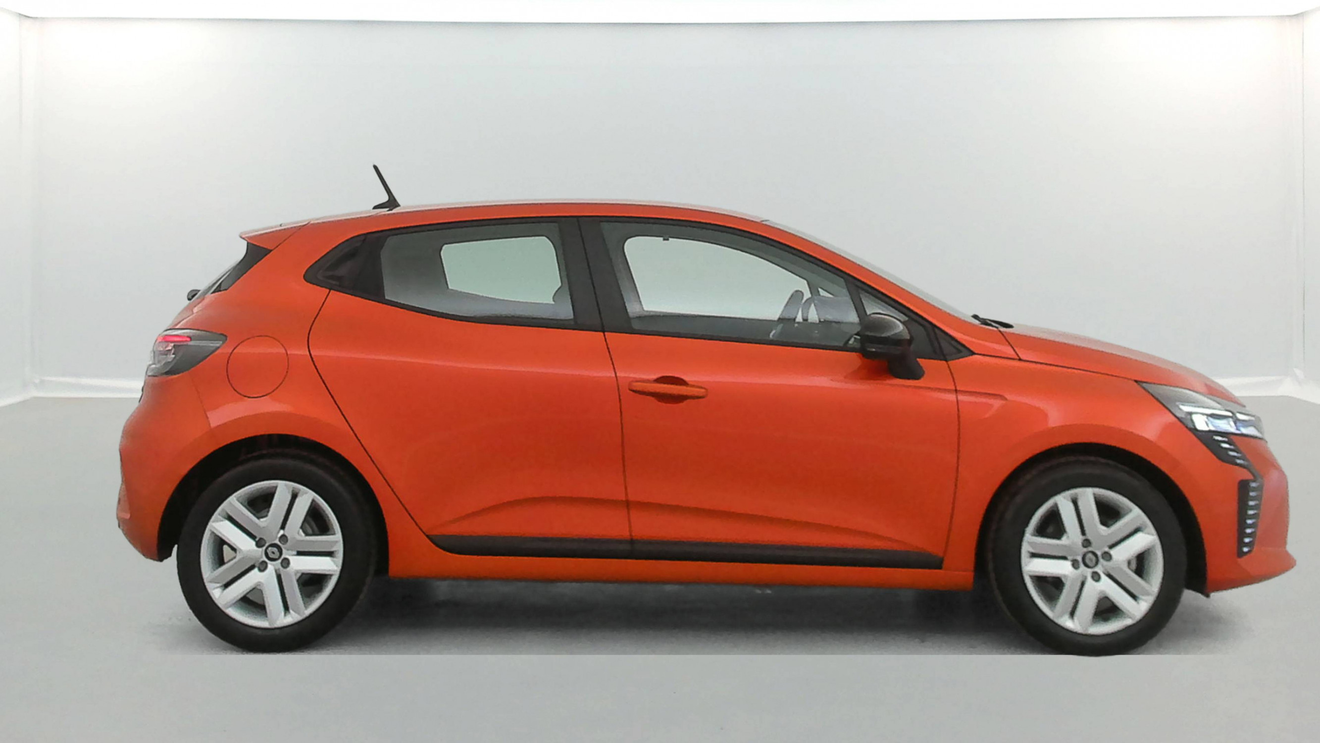 Vente en ligne Renault Clio 5 Clio E-Tech full hybrid 145 ch GSR2 au prix de 19 990 €