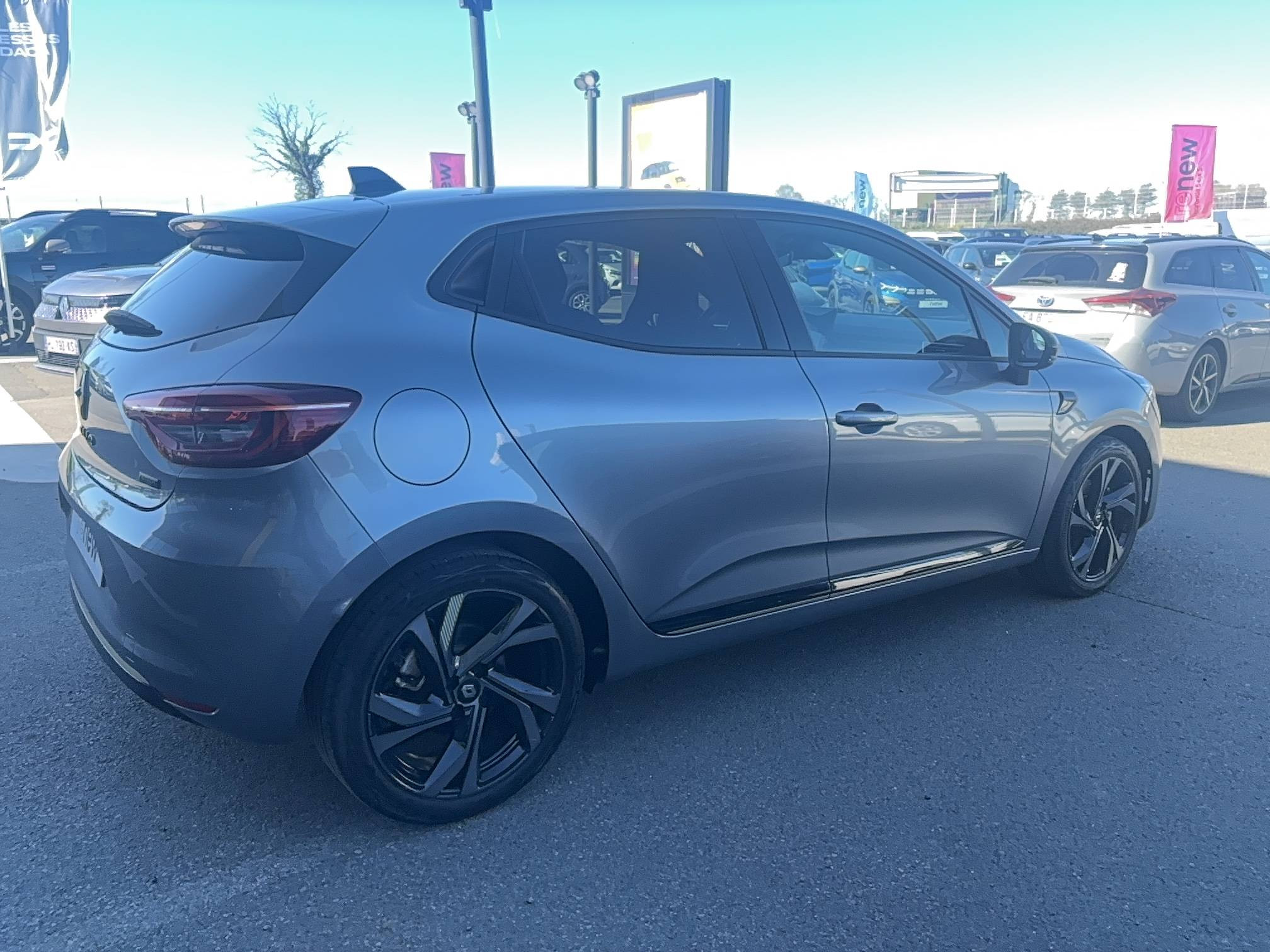 Vente en ligne Renault Clio 5 Clio E-Tech full hybrid 145 au prix de 19 490 €