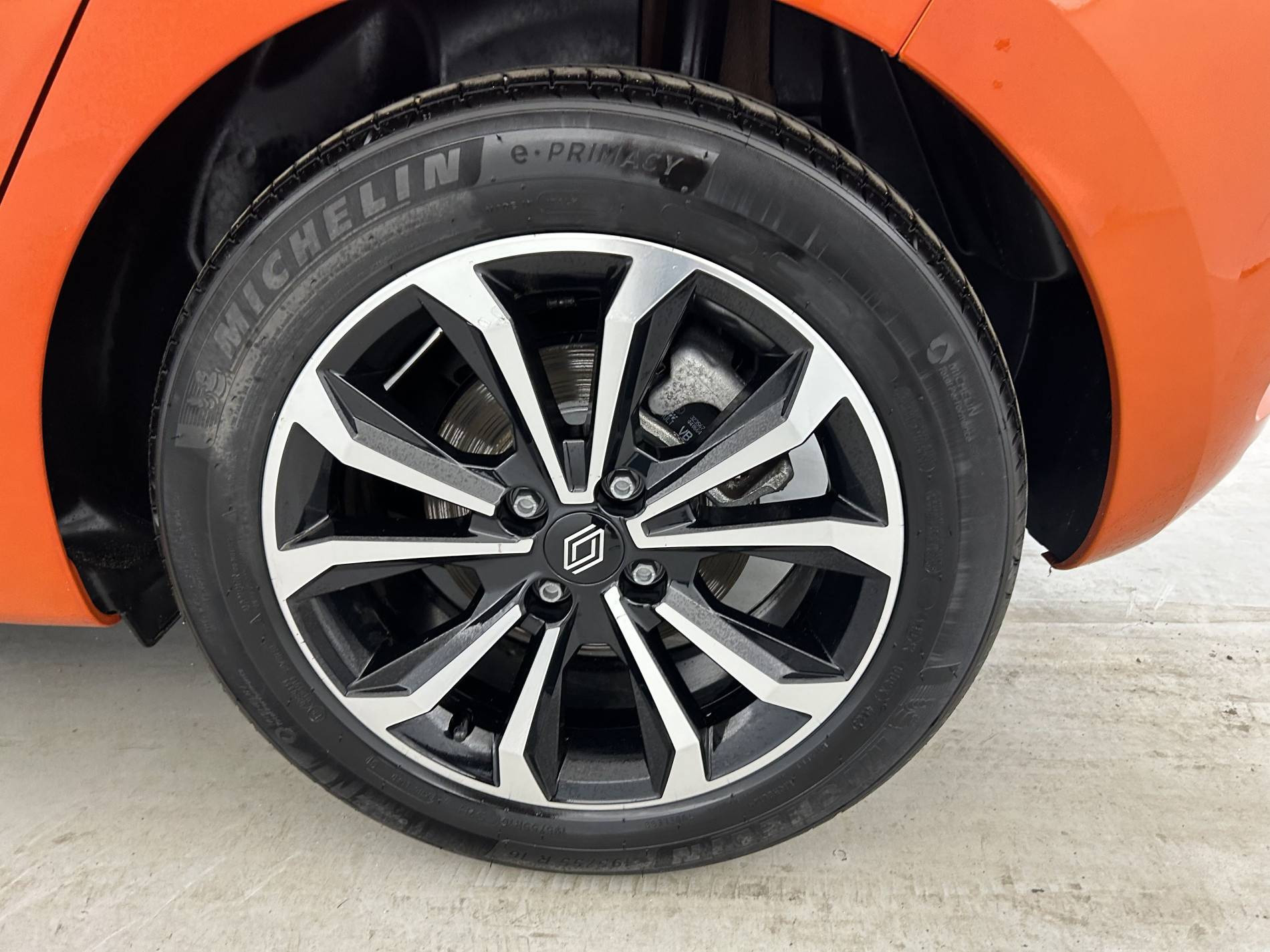 Vente en ligne Renault Clio 5 Clio E-Tech full hybrid 145 au prix de 18 990 €