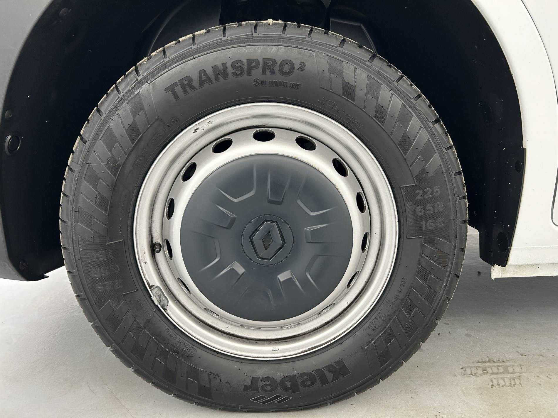 Vente en ligne Renault Master Fourgon MASTER FGN TRAC F3500 L2H2 BLUE DCI 135 au prix de 23 880 €