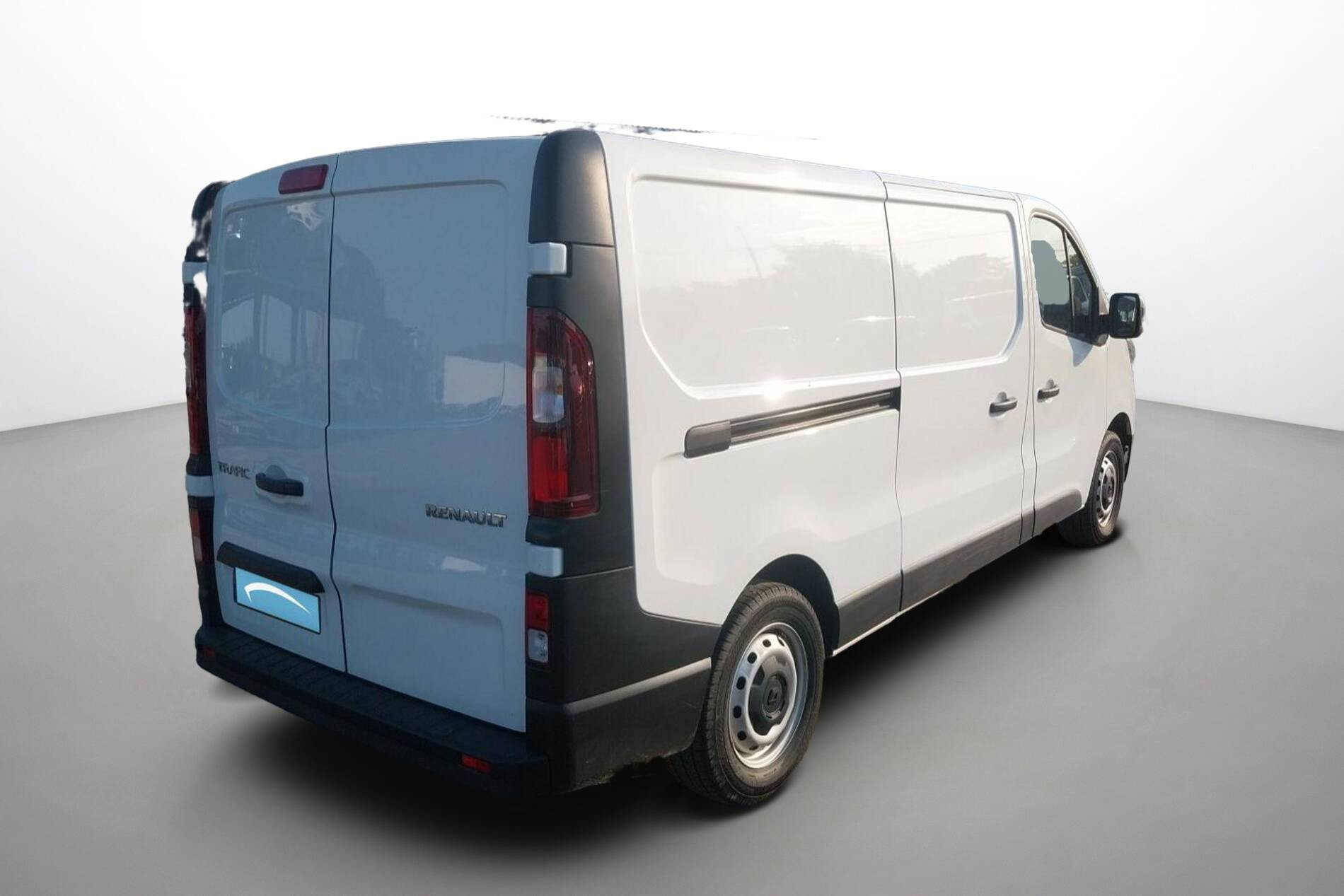 Vente en ligne Renault Trafic 3 Fourgon TRAFIC FGN L2H1 3000 KG BLUE DCI 130 au prix de 23 990 €