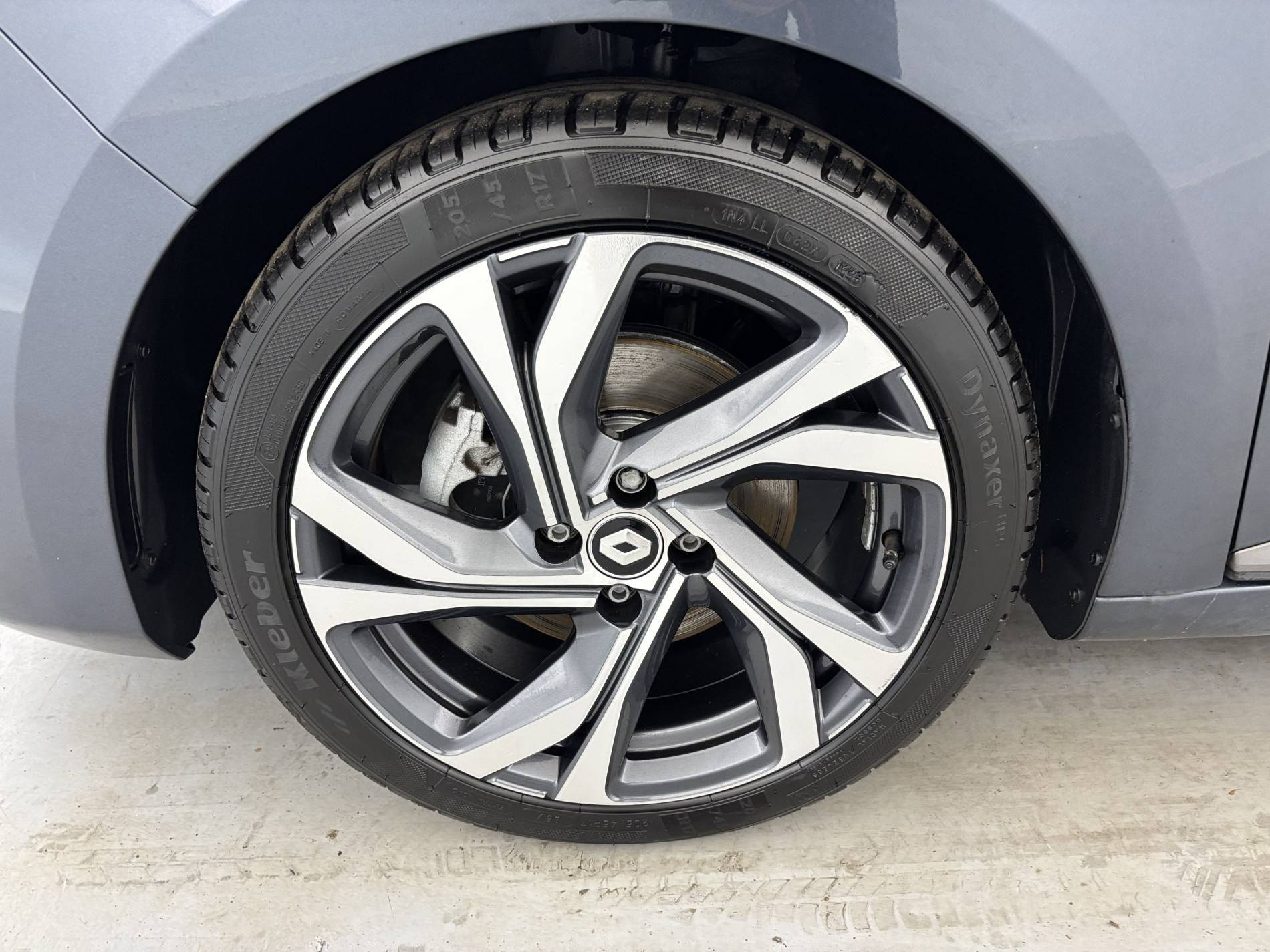 Vente en ligne Renault Clio 5 Clio E-Tech 140 - 21N au prix de 17 990 €