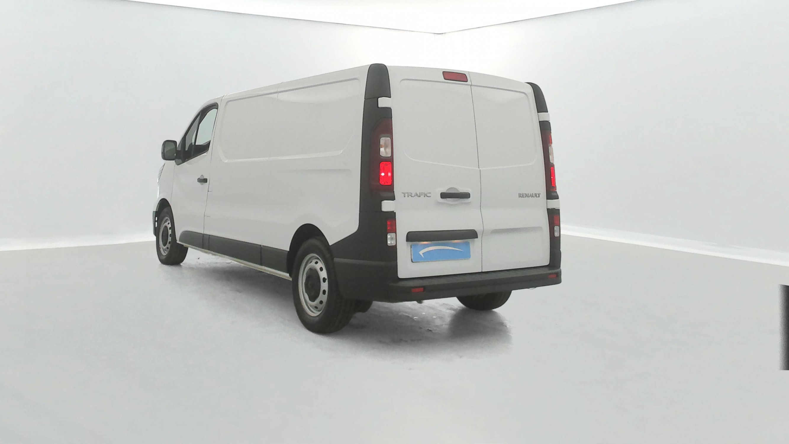 Vente en ligne Renault Trafic 3 Fourgon TRAFIC FGN L2H1 3000 KG BLUE DCI 130 au prix de 23 990 €