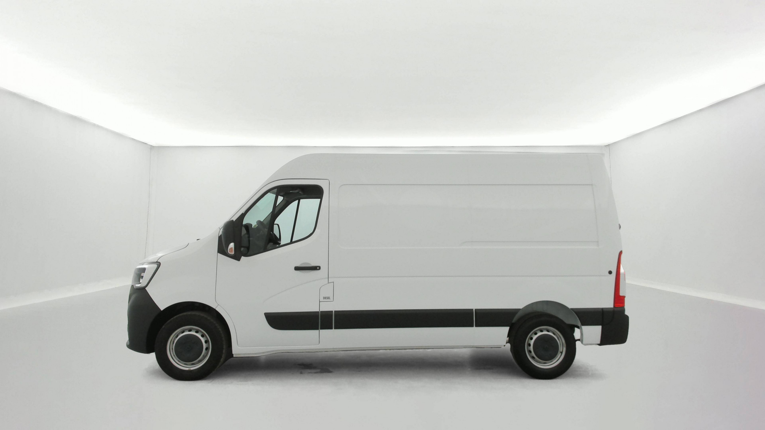 Vente en ligne Renault Master Fourgon MASTER FGN TRAC F3500 L2H2 BLUE DCI 135 au prix de 25 990 €
