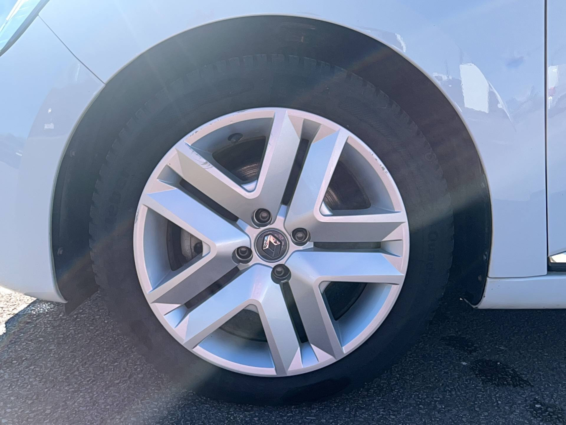 Vente en ligne Renault Clio 5 Clio E-Tech 140 - 21N au prix de 15 491 €